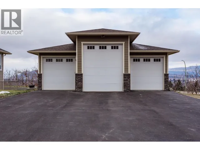 833 MCCURDY ROAD EAST, Kelowna 4