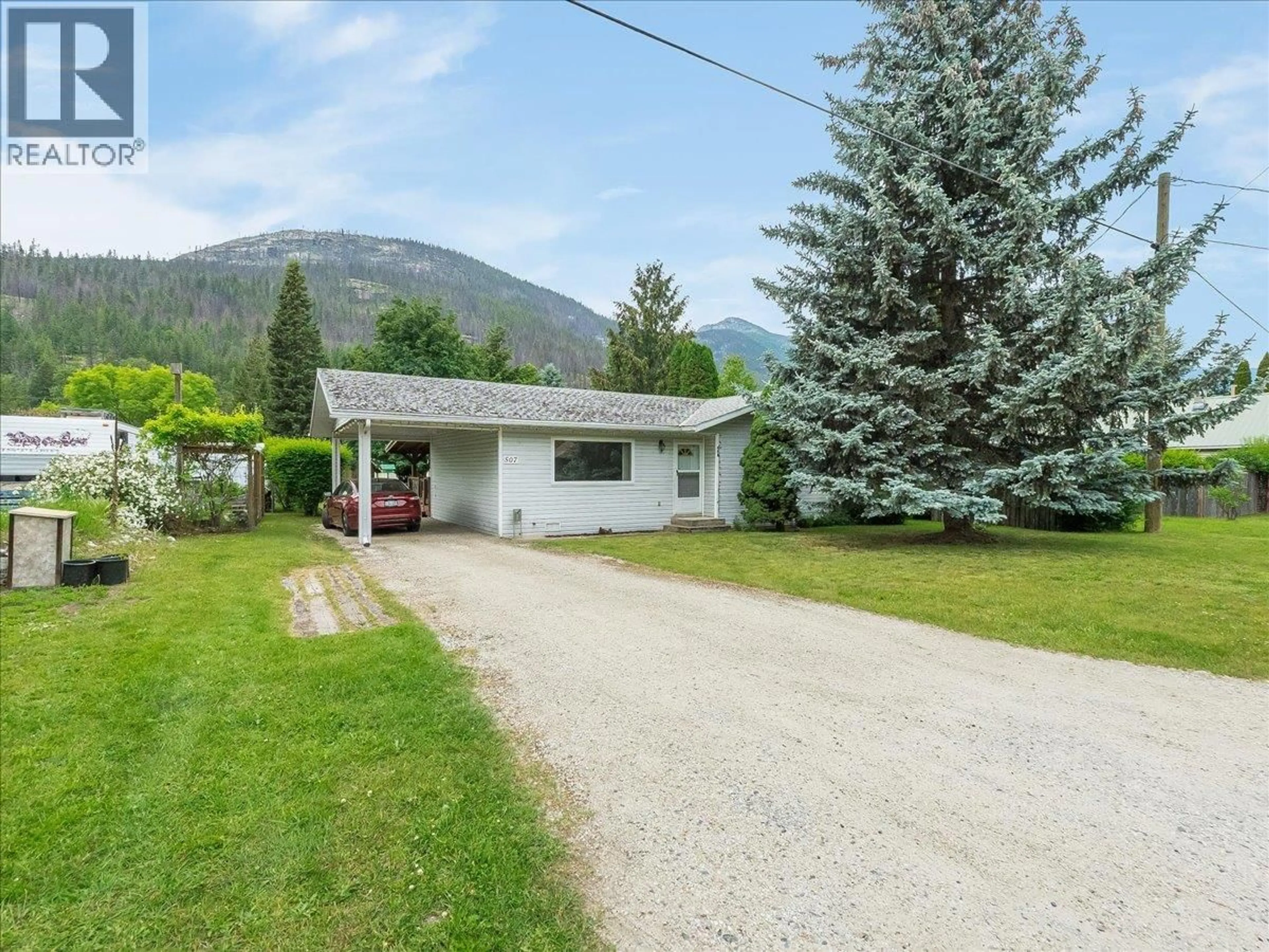 A pic from outside/outdoor area/front of a property/back of a property/a pic from drone, mountain view for 507 ARTHUR STREET, Slocan British Columbia V0G2C0