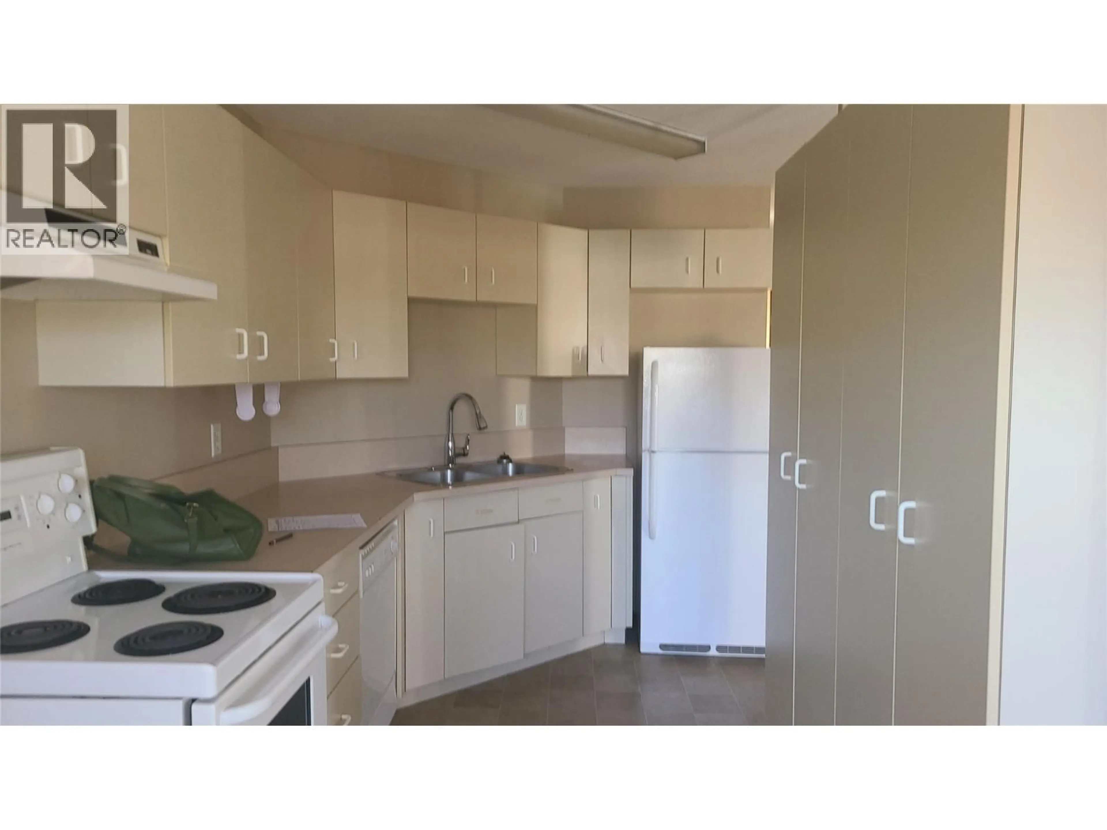 Standard kitchen, unknown for 307 NORTON STREET, Penticton British Columbia V2A4H9