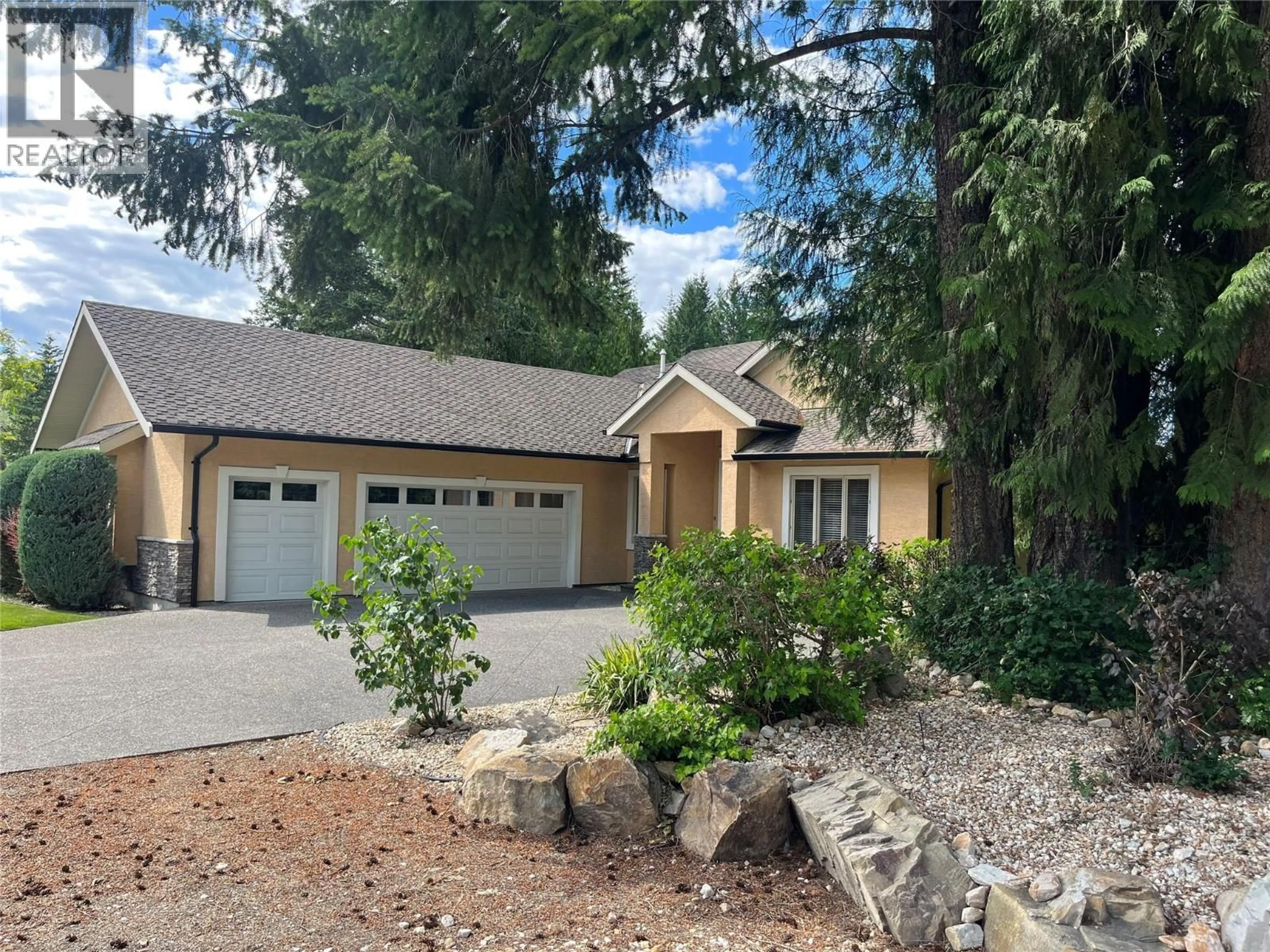 A pic from outside/outdoor area/front of a property/back of a property/a pic from drone, unknown for 2491 GOLF COURSE DRIVE, Blind Bay British Columbia V0E1H2