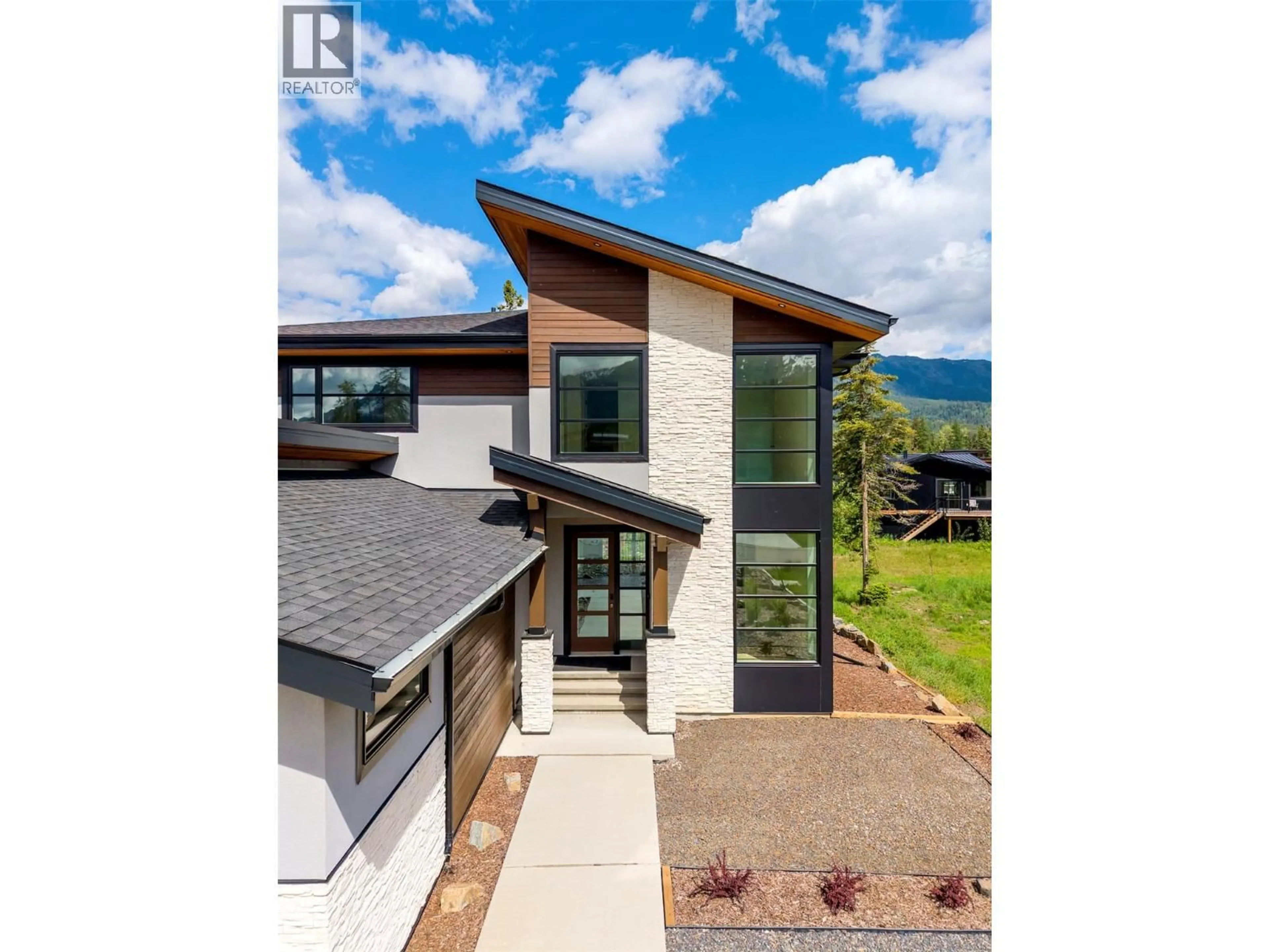 Home with vinyl exterior material, unknown for 5 MAMMOTH DRIVE, Fernie British Columbia V0B1M1