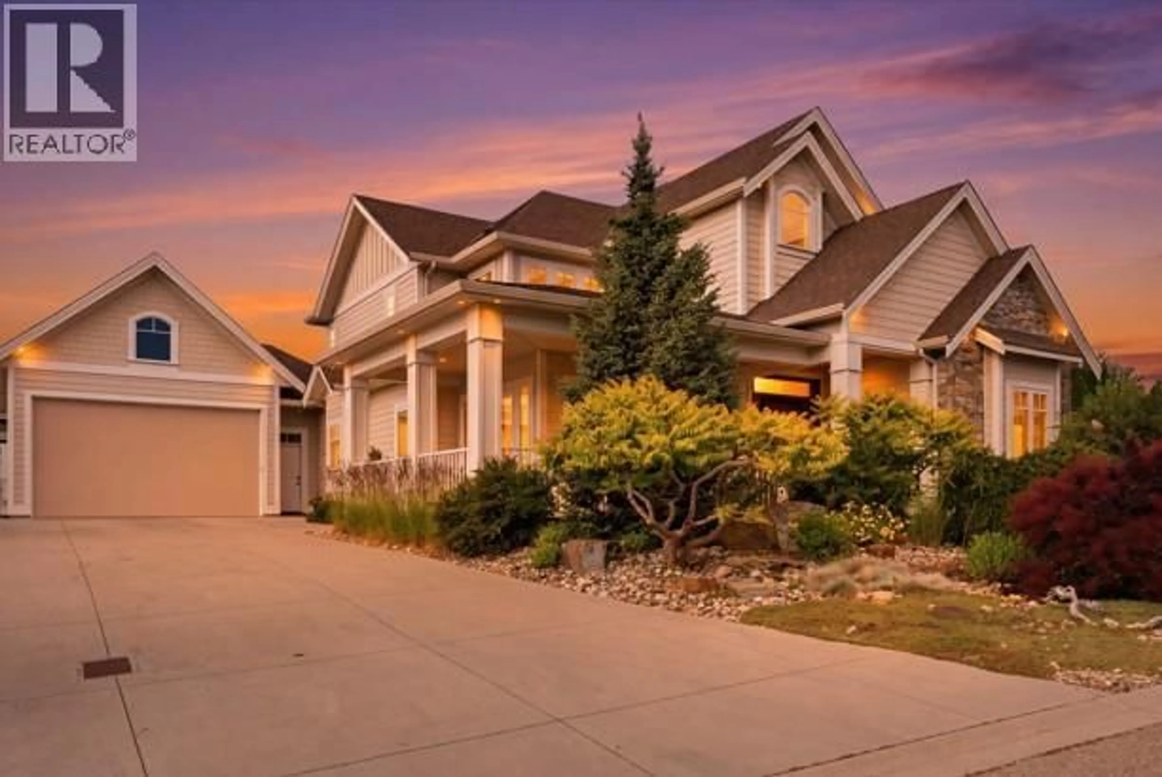 Home with vinyl exterior material, street for 526 METCALFE AVENUE, Kelowna British Columbia V1W5K8