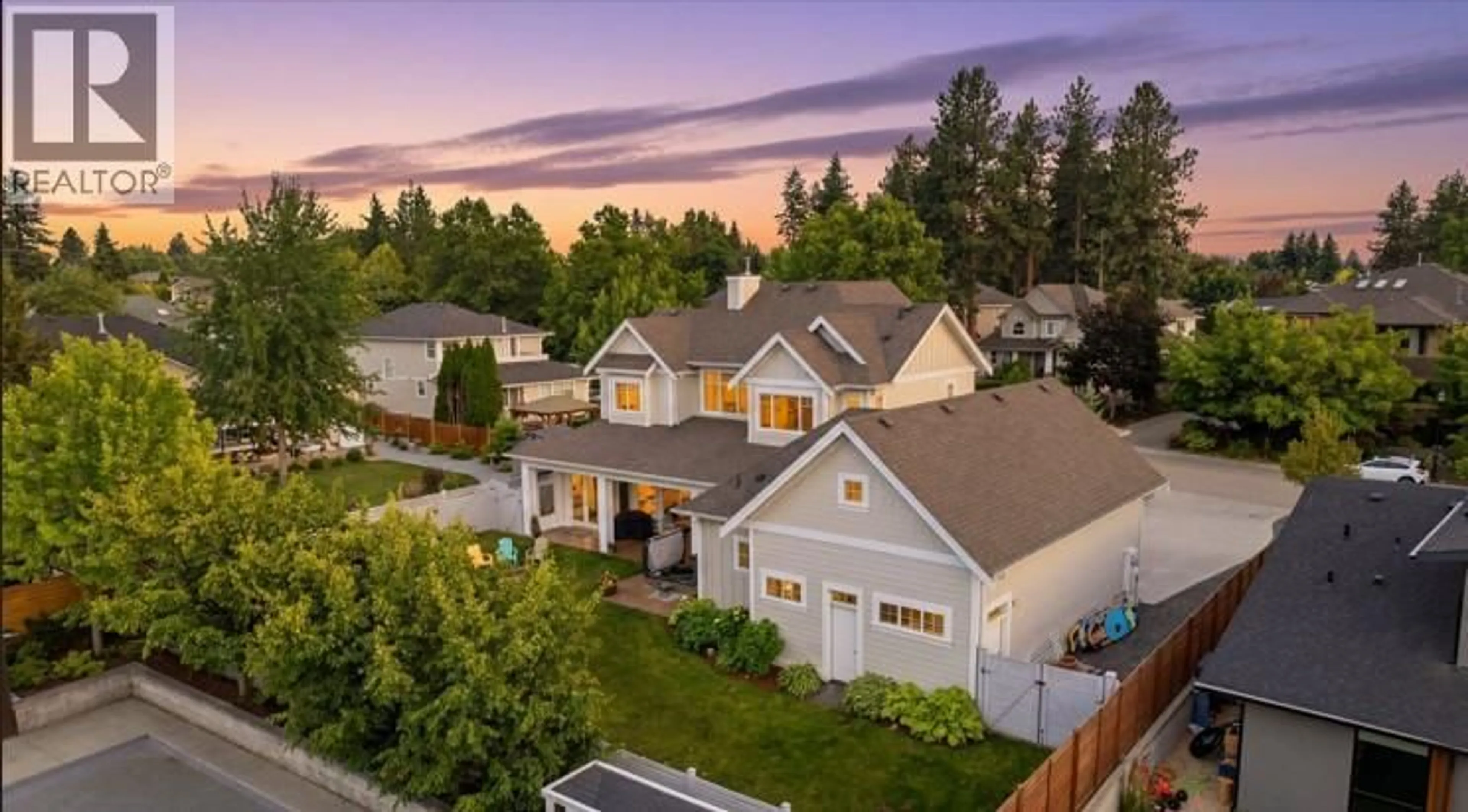 A pic from outside/outdoor area/front of a property/back of a property/a pic from drone, unknown for 526 METCALFE AVENUE, Kelowna British Columbia V1W5K8
