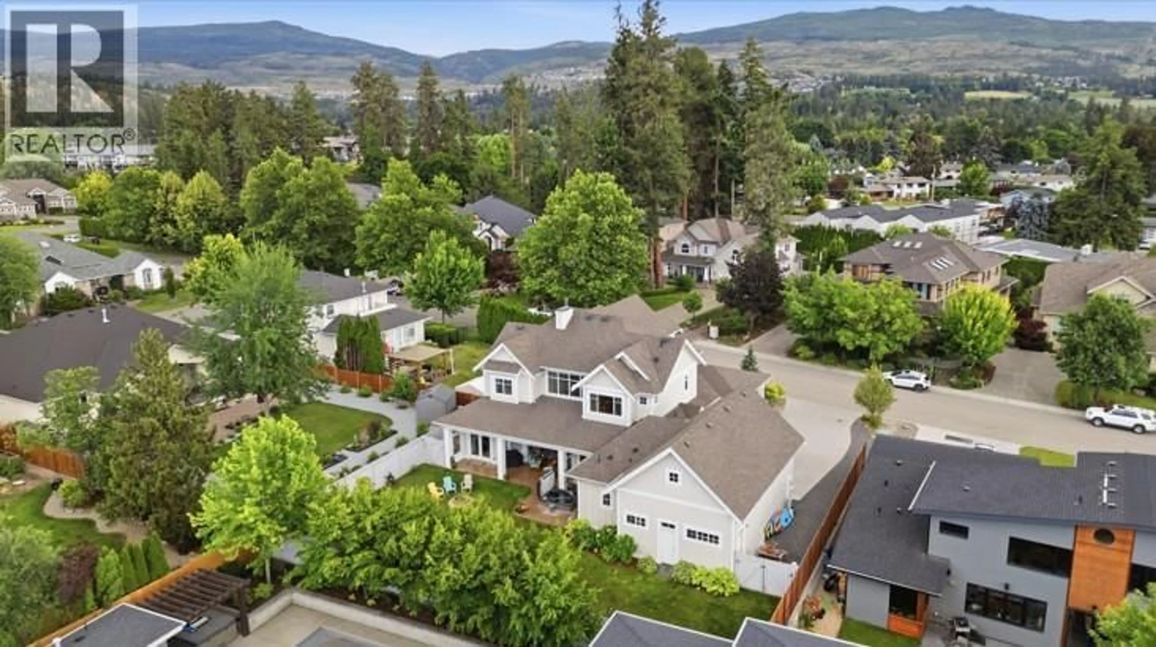 A pic from outside/outdoor area/front of a property/back of a property/a pic from drone, mountain view for 526 METCALFE AVENUE, Kelowna British Columbia V1W5K8