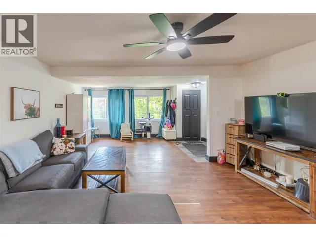 2122 MAIN STREET, Cawston 5