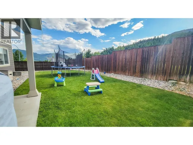 4208 16TH AVENUE, Castlegar 2