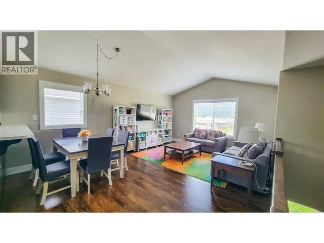 4208 16TH AVENUE, Castlegar 4