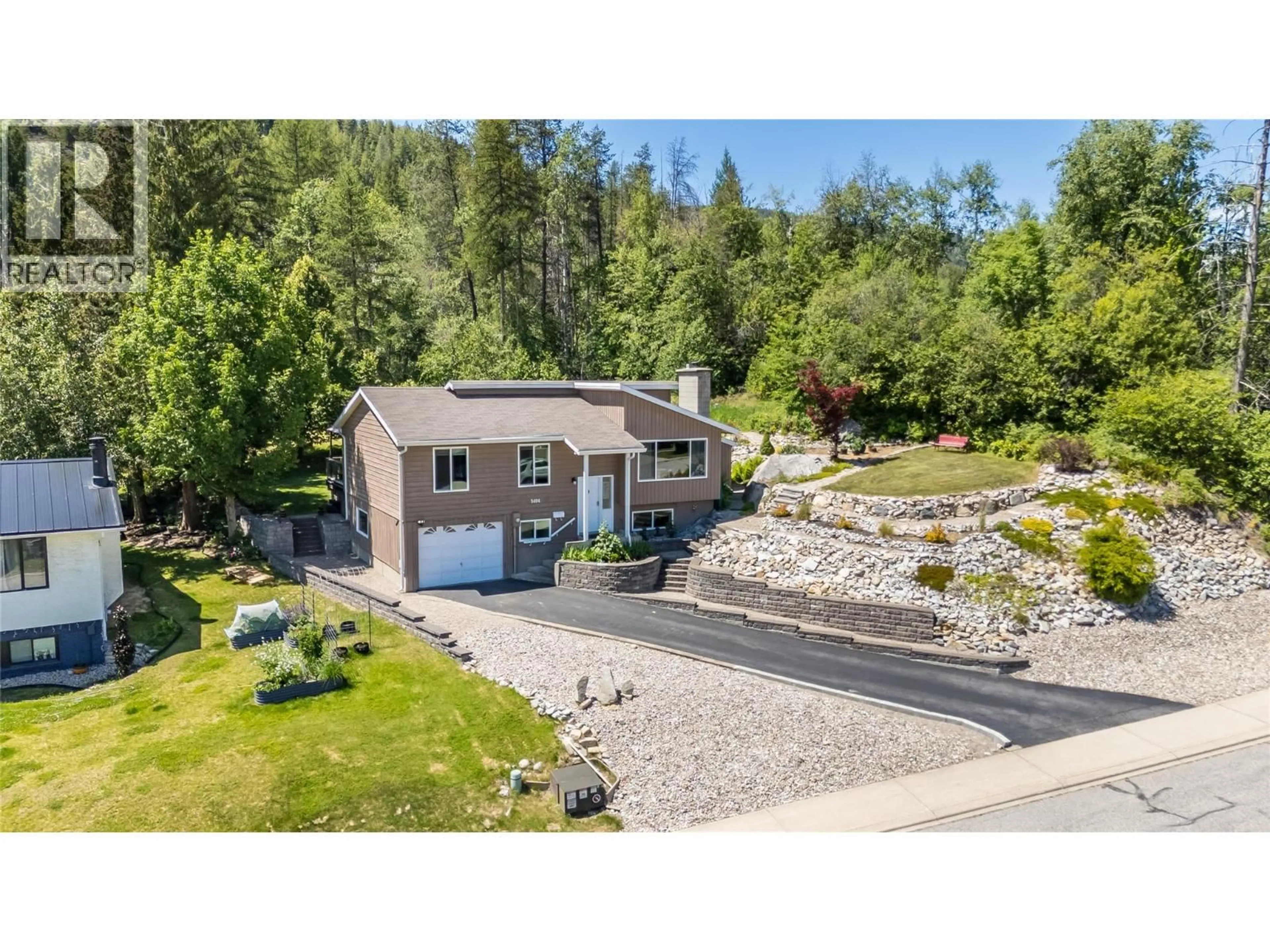 A pic from outside/outdoor area/front of a property/back of a property/a pic from drone, water/lake/river/ocean view for 3404 SOUTHRIDGE DRIVE, Castlegar British Columbia V1N4A7