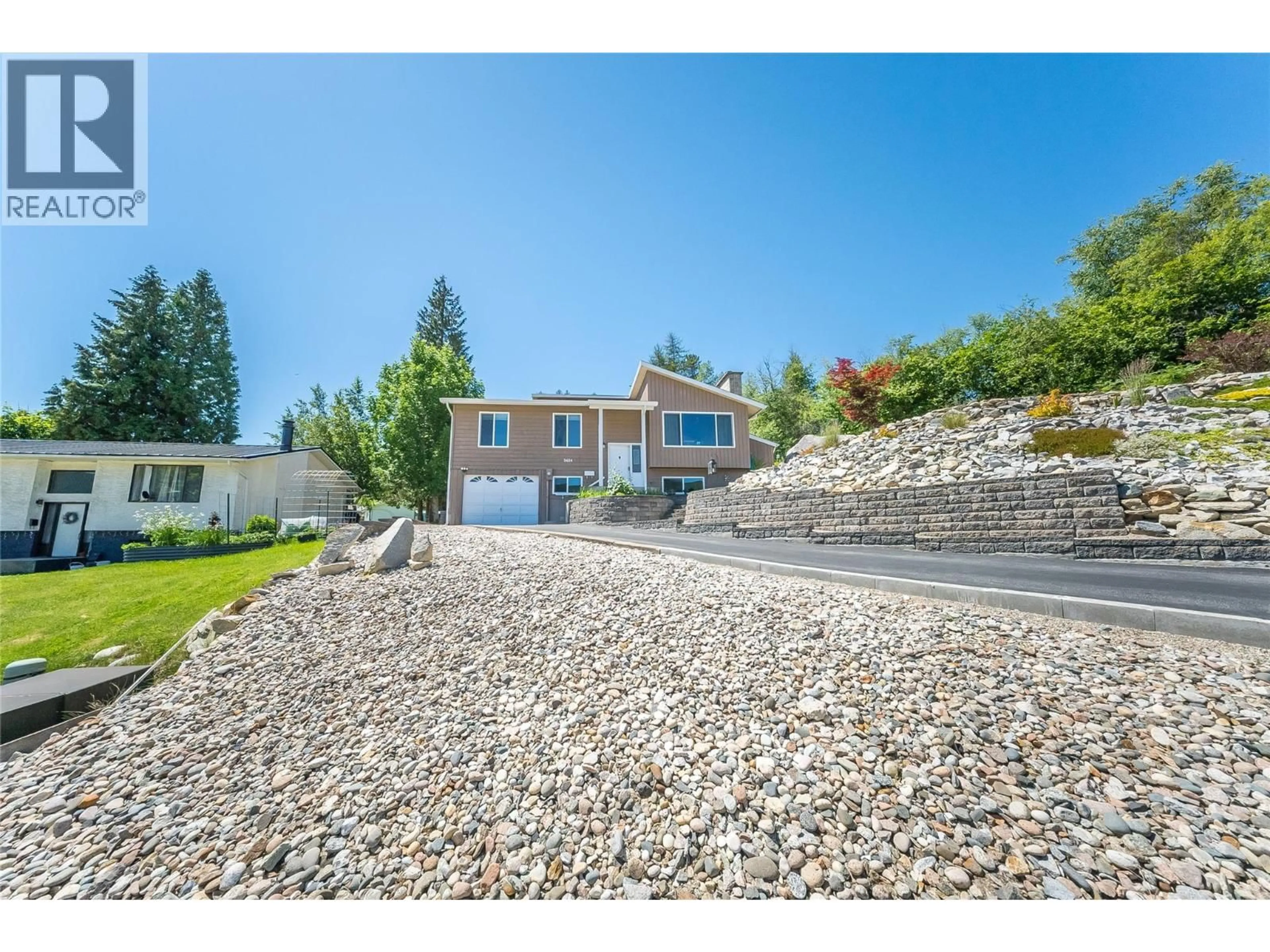 A pic from outside/outdoor area/front of a property/back of a property/a pic from drone, water/lake/river/ocean view for 3404 SOUTHRIDGE DRIVE, Castlegar British Columbia V1N4A7