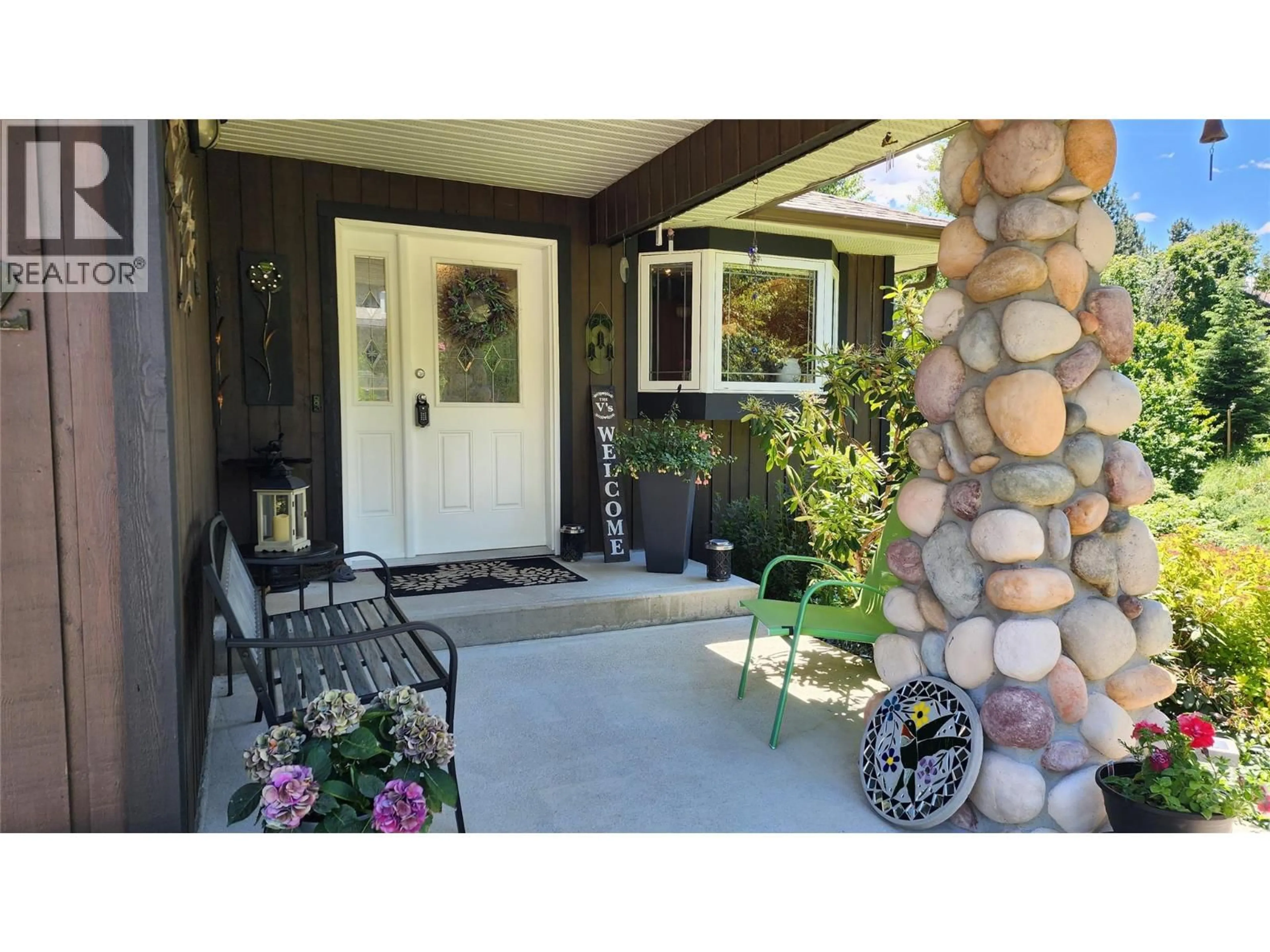 Indoor entryway for 442 WHITMAN WAY, Warfield British Columbia V1R4T9