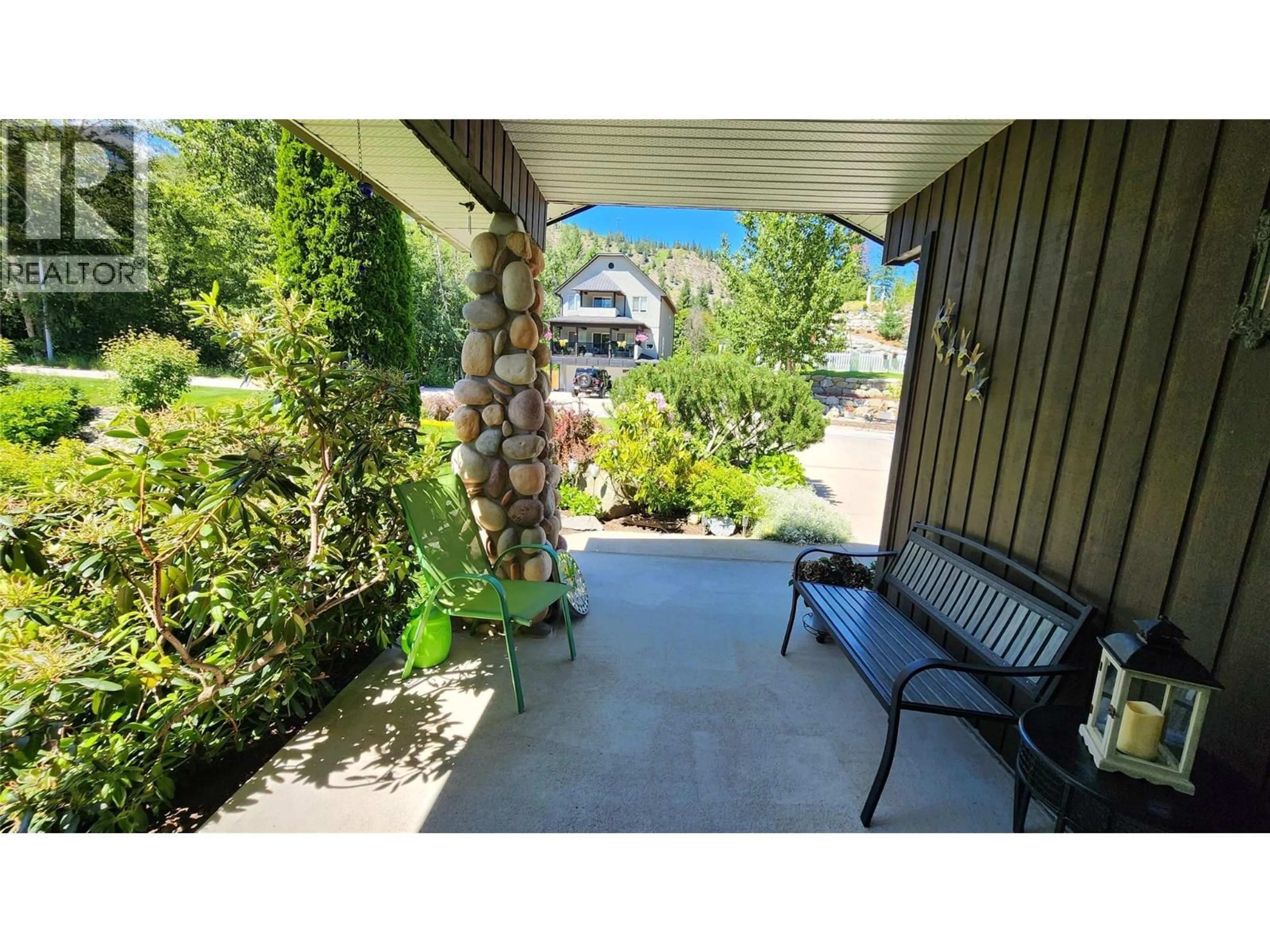 Patio, water/lake/river/ocean view for 442 WHITMAN WAY, Warfield British Columbia V1R4T9