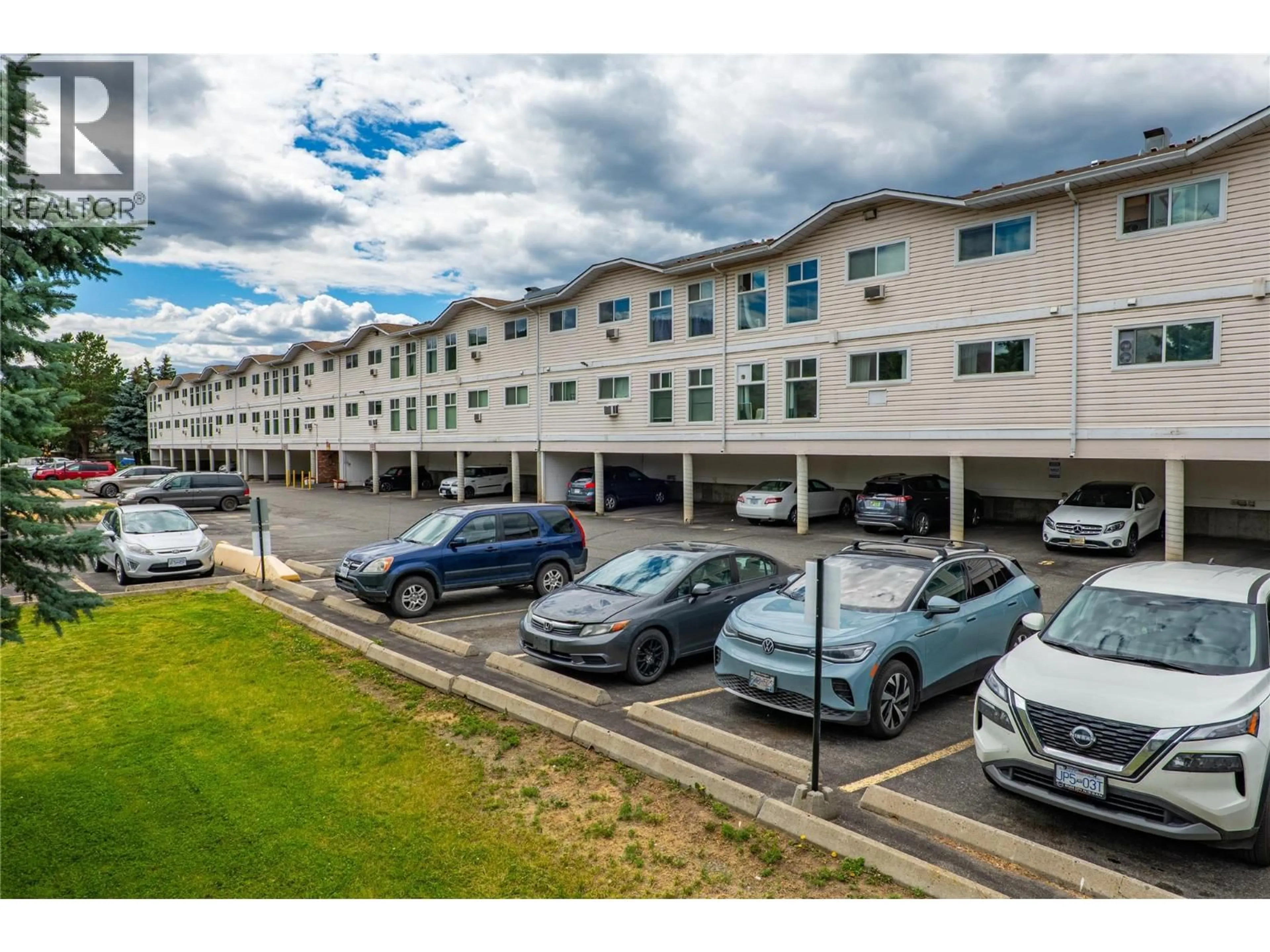 A pic from outside/outdoor area/front of a property/back of a property/a pic from drone, street for 106 - 1760 BRUNNER AVENUE, Kamloops British Columbia V2B3L7
