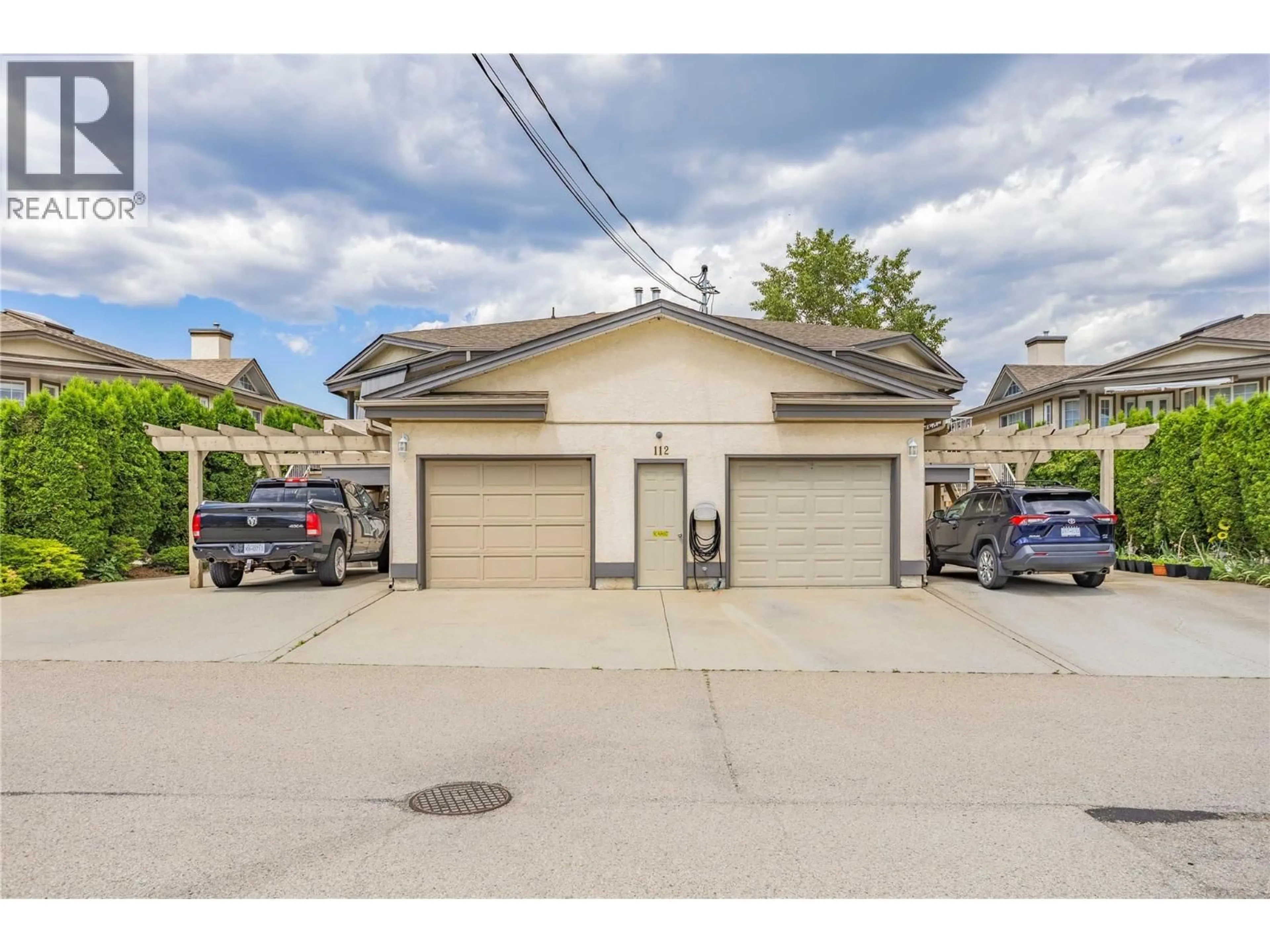 Indoor garage for 112-1 7841 HIGHWAY 97 N HIGHWAY, Kelowna British Columbia V4V1E7