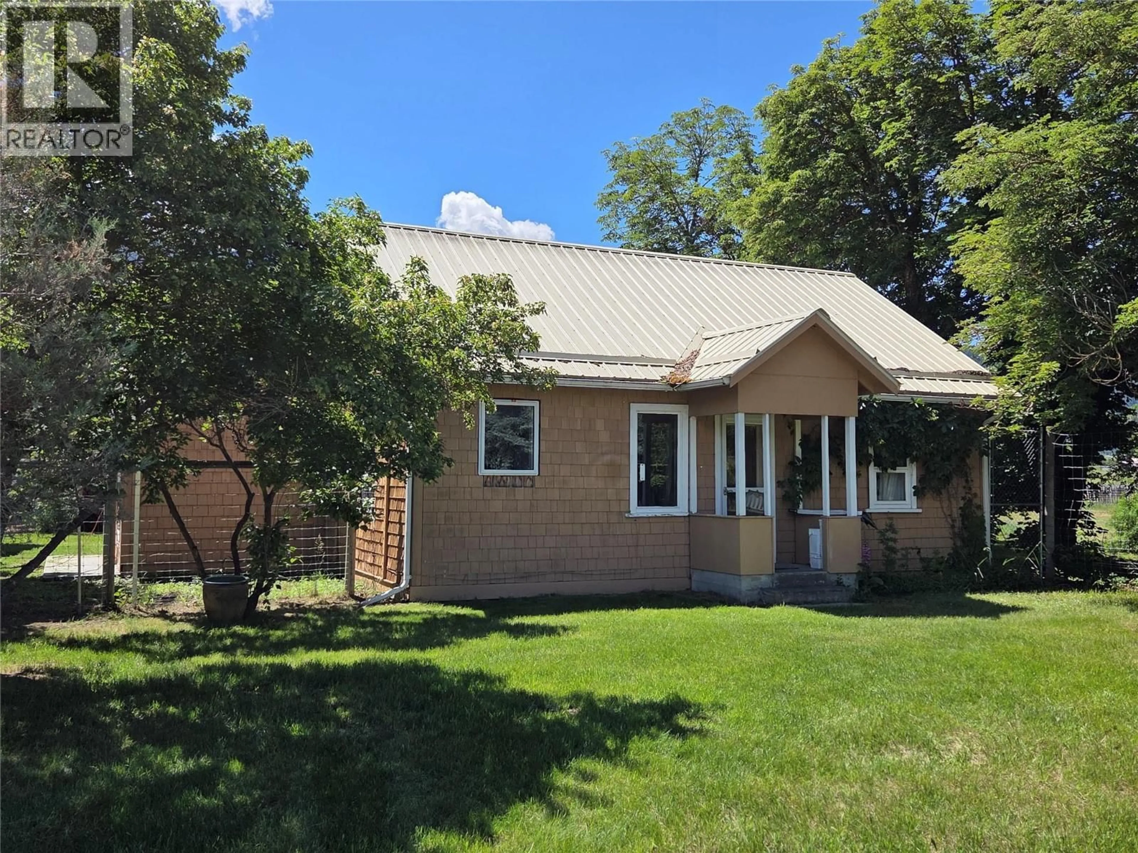 Home with vinyl exterior material, street for 780 CAMERON AVENUE, Grand Forks British Columbia V0H1H4