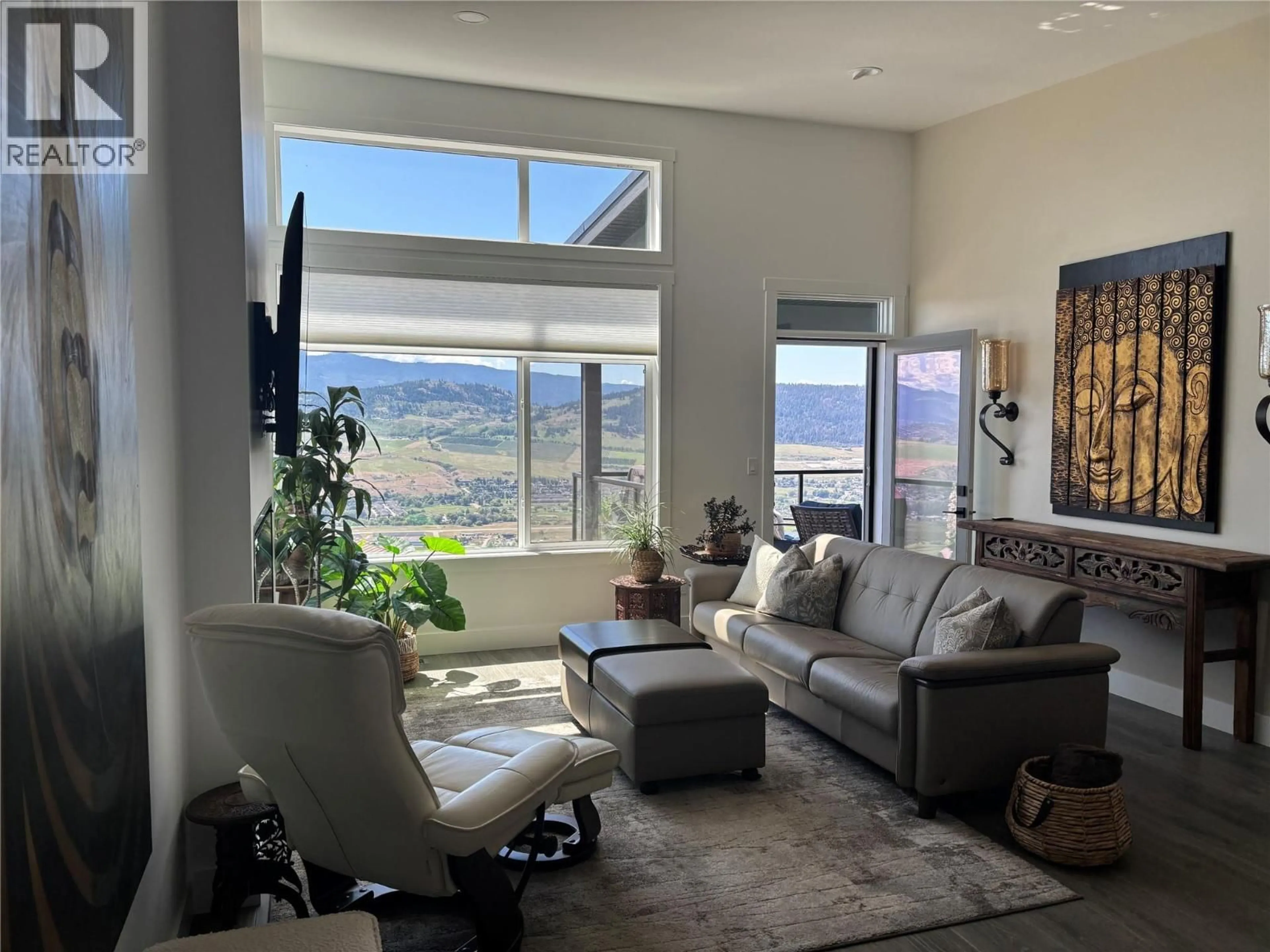 Living room with furniture, unknown for 38 - 7735 OKANAGAN HILLS BOULEVARD, Vernon British Columbia V1H0A7