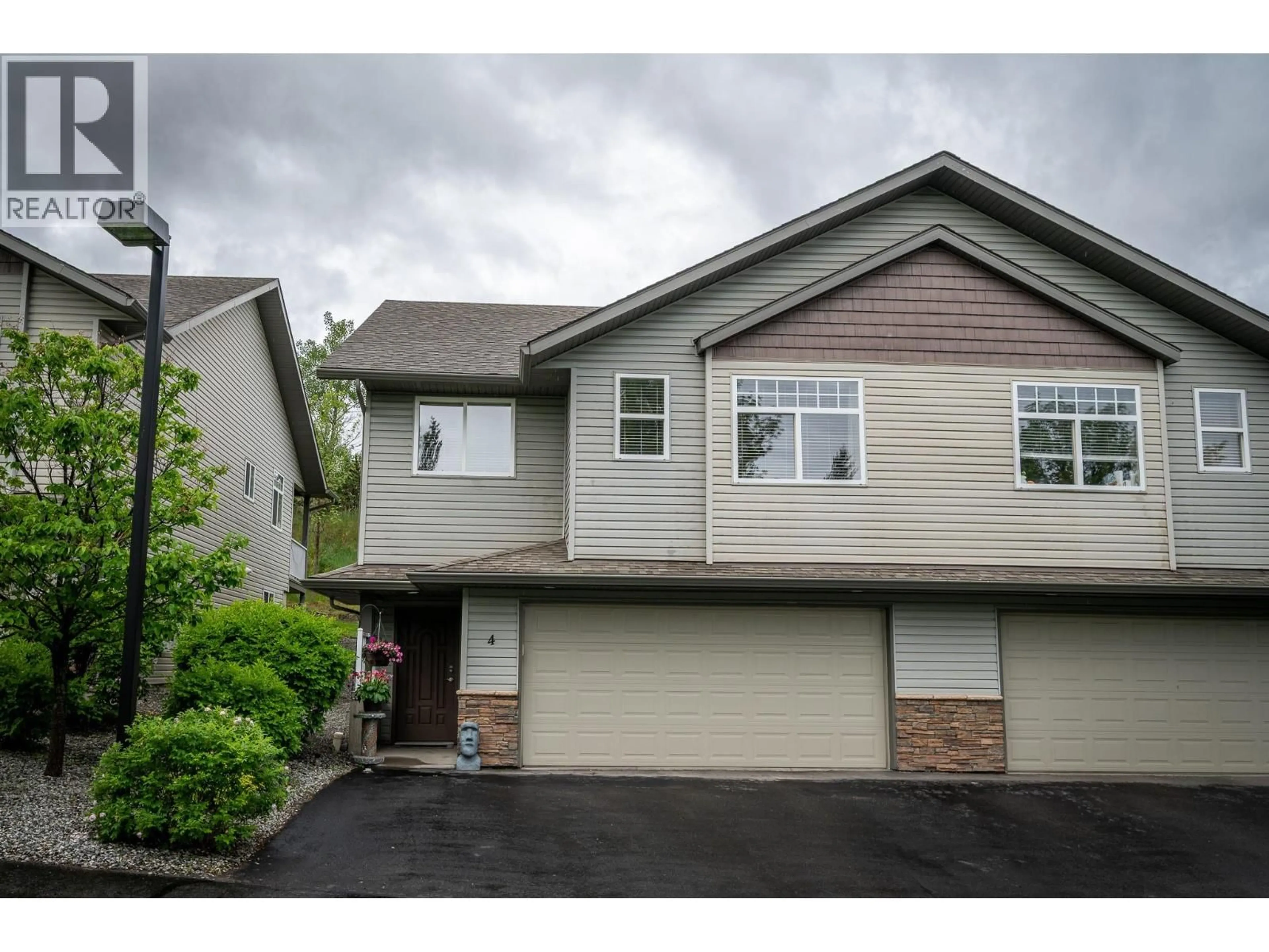 Home with vinyl exterior material, street for 4 - 2046 ROBSON PLACE, Kamloops British Columbia V2E0A5