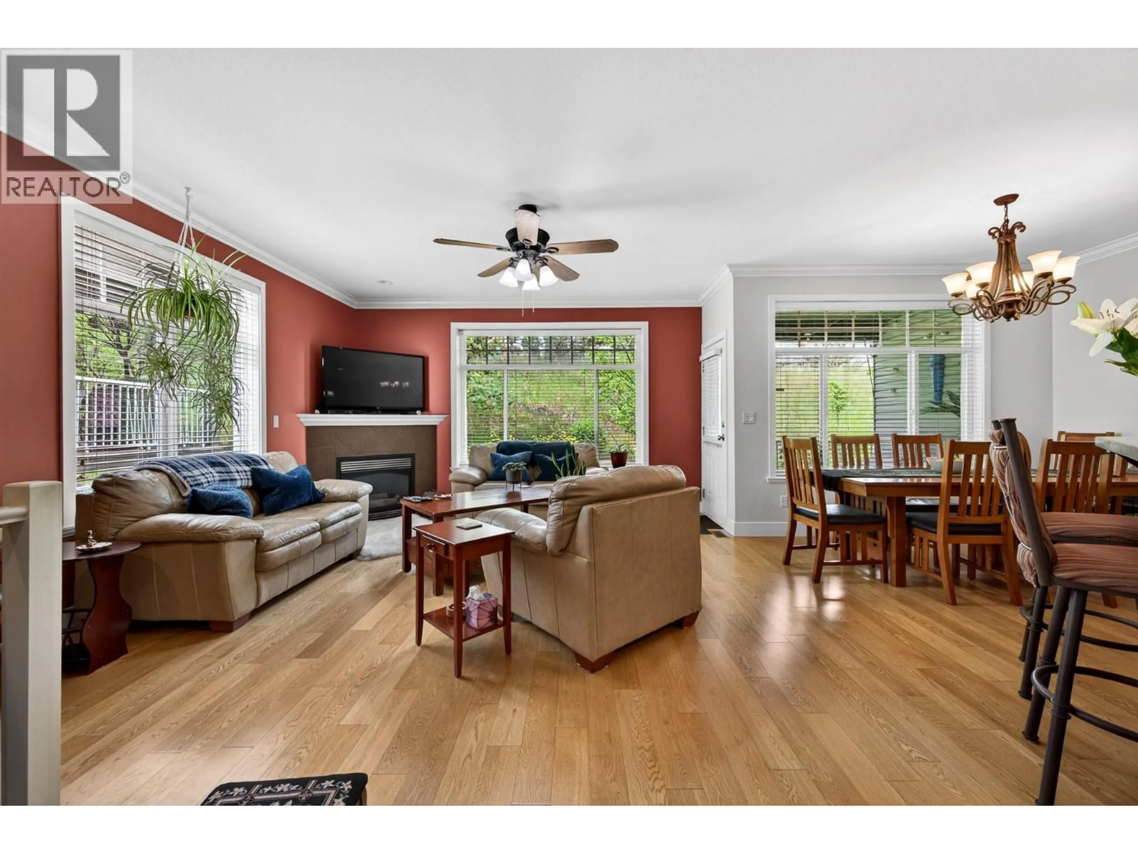 Living room with furniture, wood/laminate floor for 4 - 2046 ROBSON PLACE, Kamloops British Columbia V2E0A5