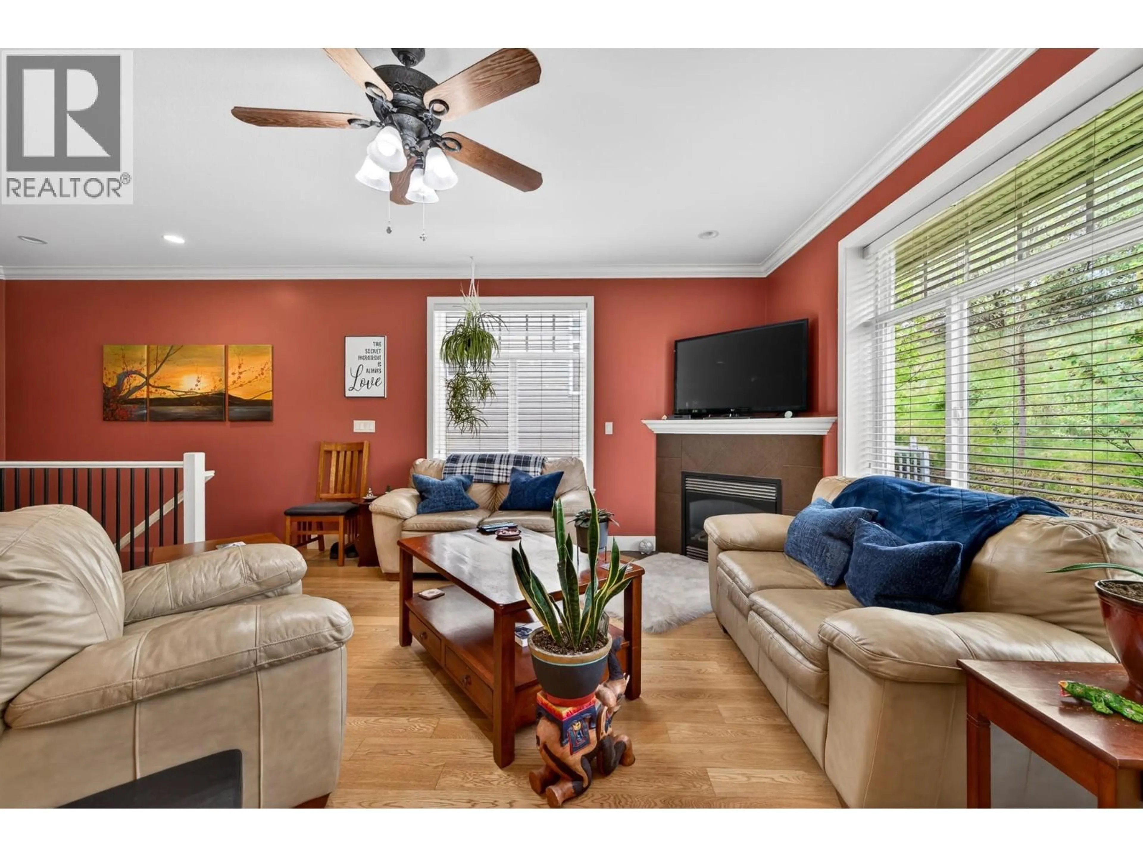 Living room with furniture, wood/laminate floor for 4 - 2046 ROBSON PLACE, Kamloops British Columbia V2E0A5