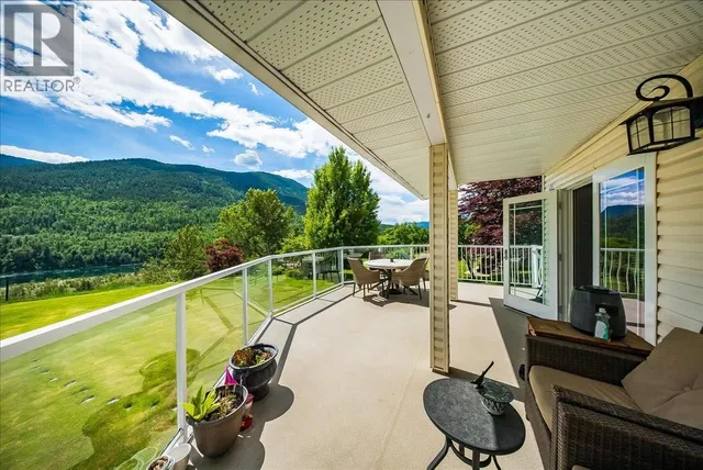 412 14TH AVENUE, Genelle 5