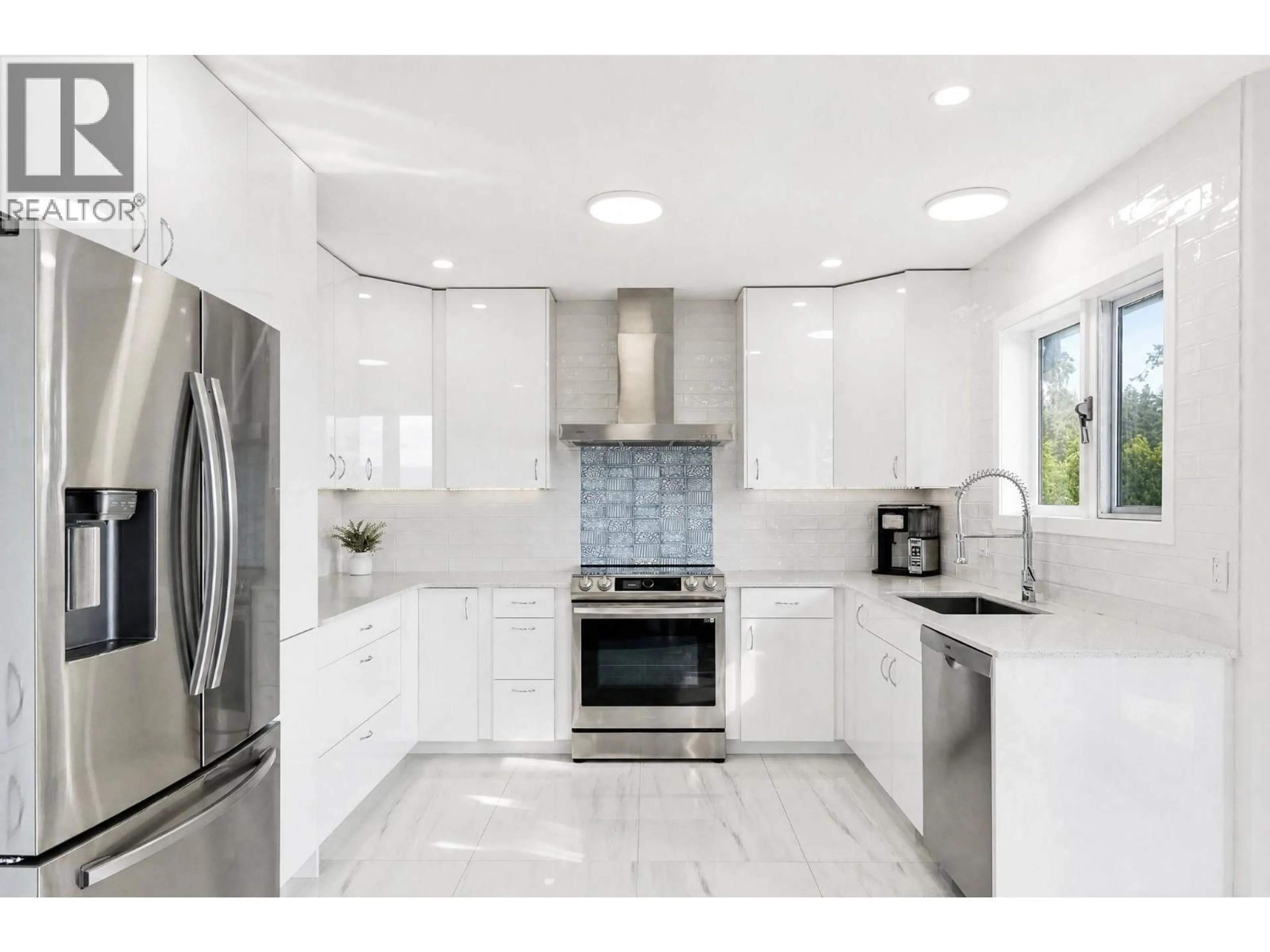 Contemporary kitchen, ceramic/tile floor for 1576 WEST KELOWNA ROAD, West Kelowna British Columbia V1Z3H5