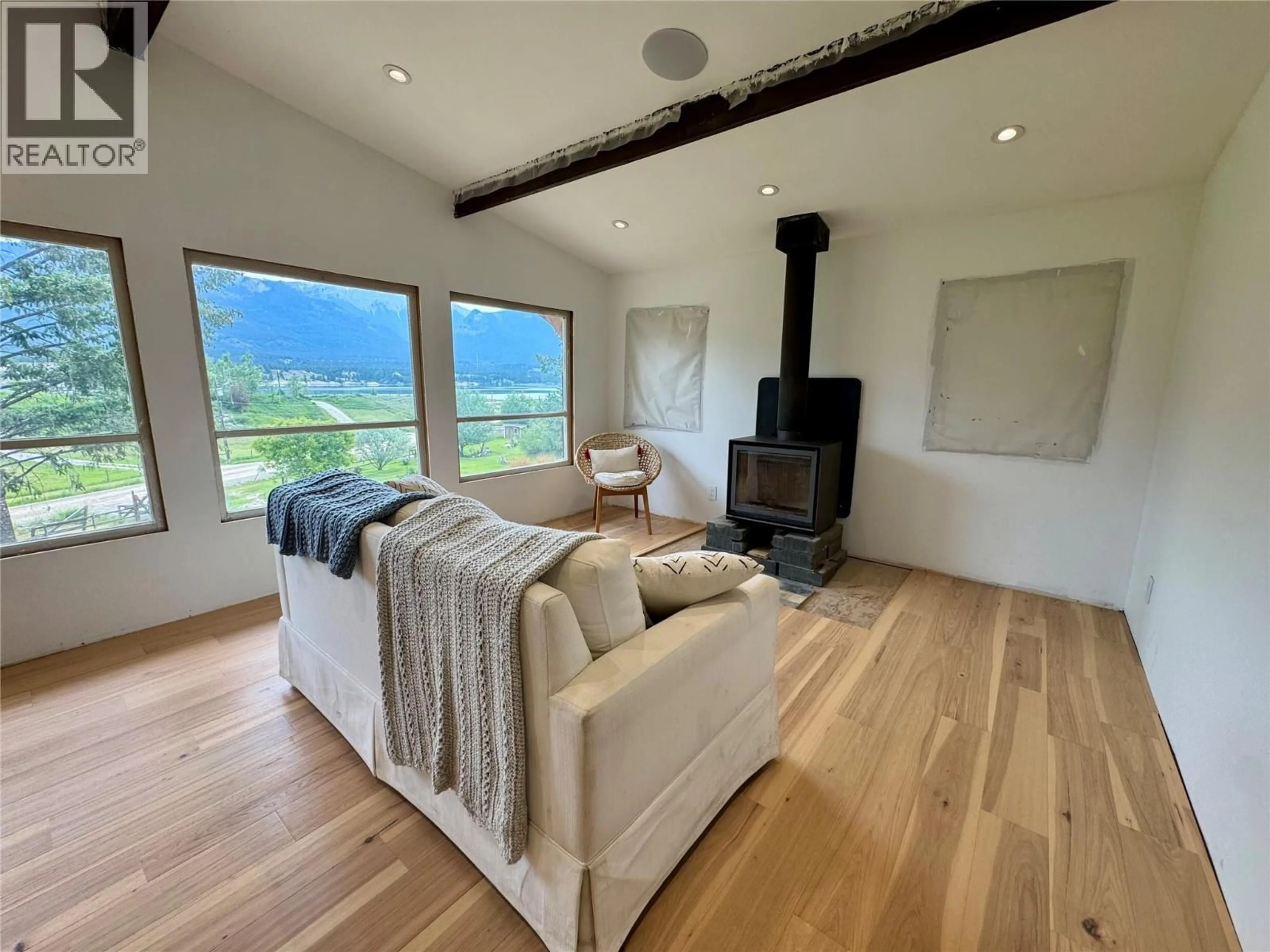Living room with furniture, wood/laminate floor for 4549 RUSHMERE ROAD, Windermere British Columbia V0A1K4