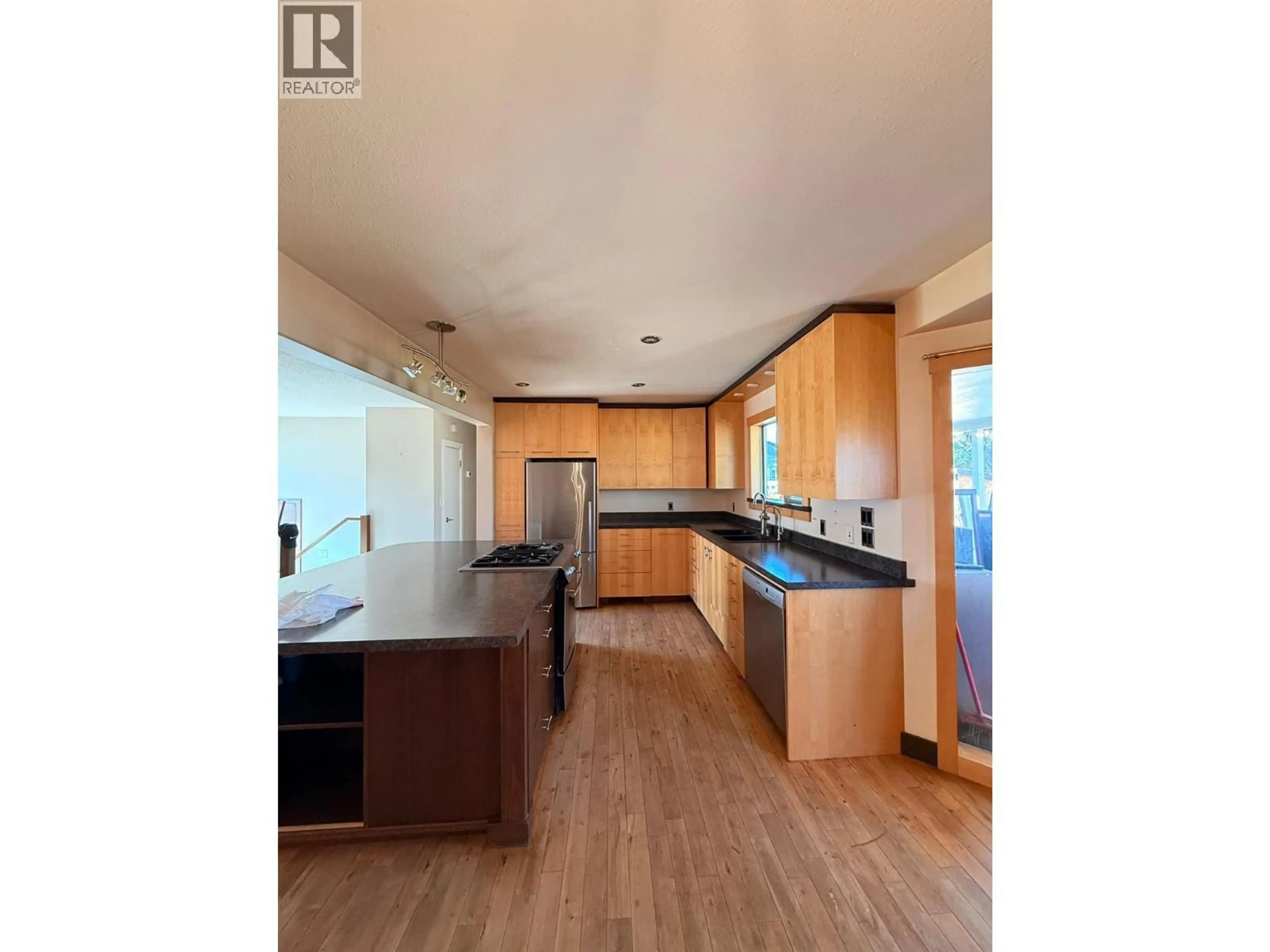 Open concept kitchen, wood/laminate floor for 460 MUGFORD ROAD, Kelowna British Columbia V1X2E7