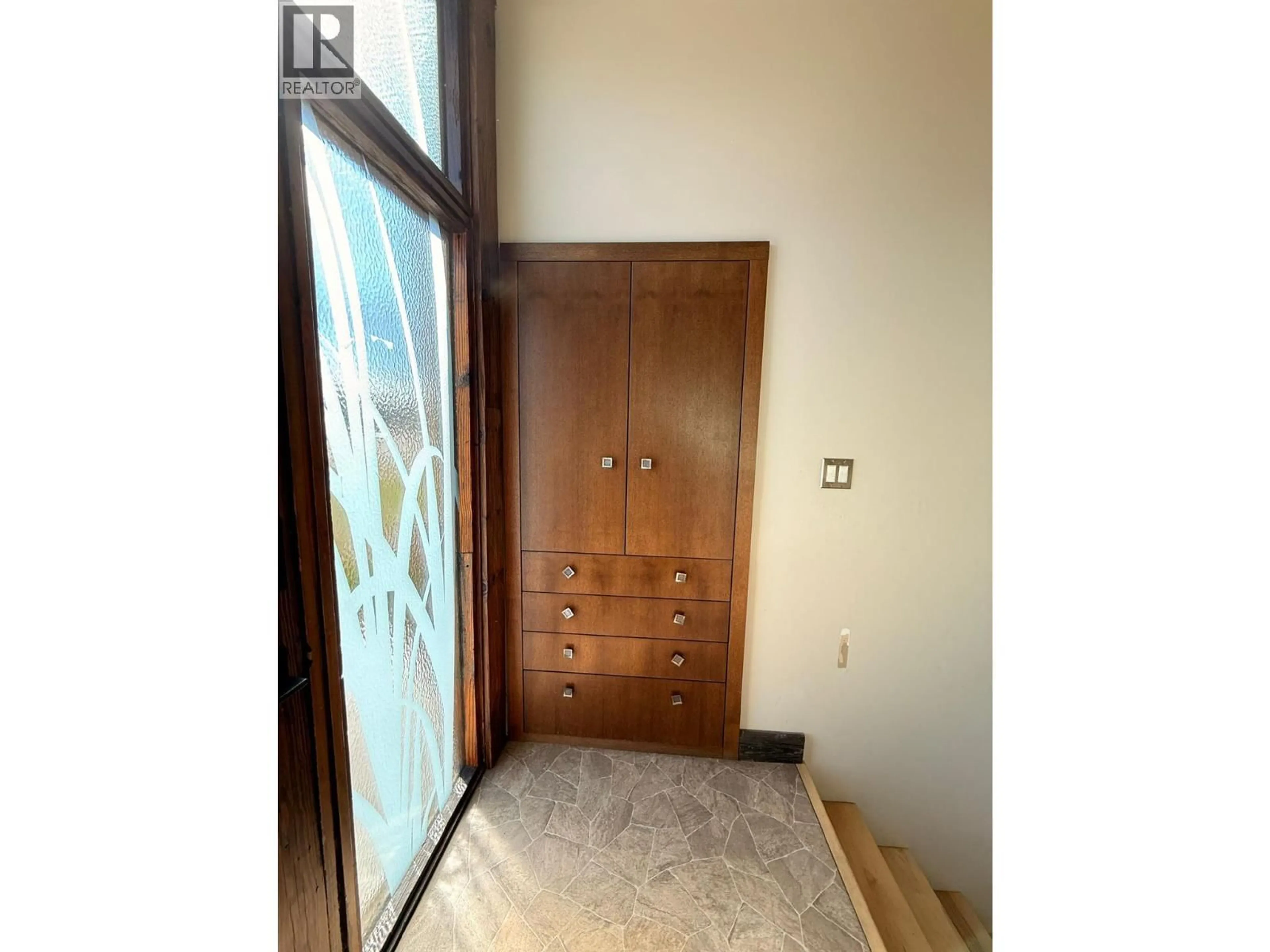 Unknown for 460 MUGFORD ROAD, Kelowna British Columbia V1X2E7