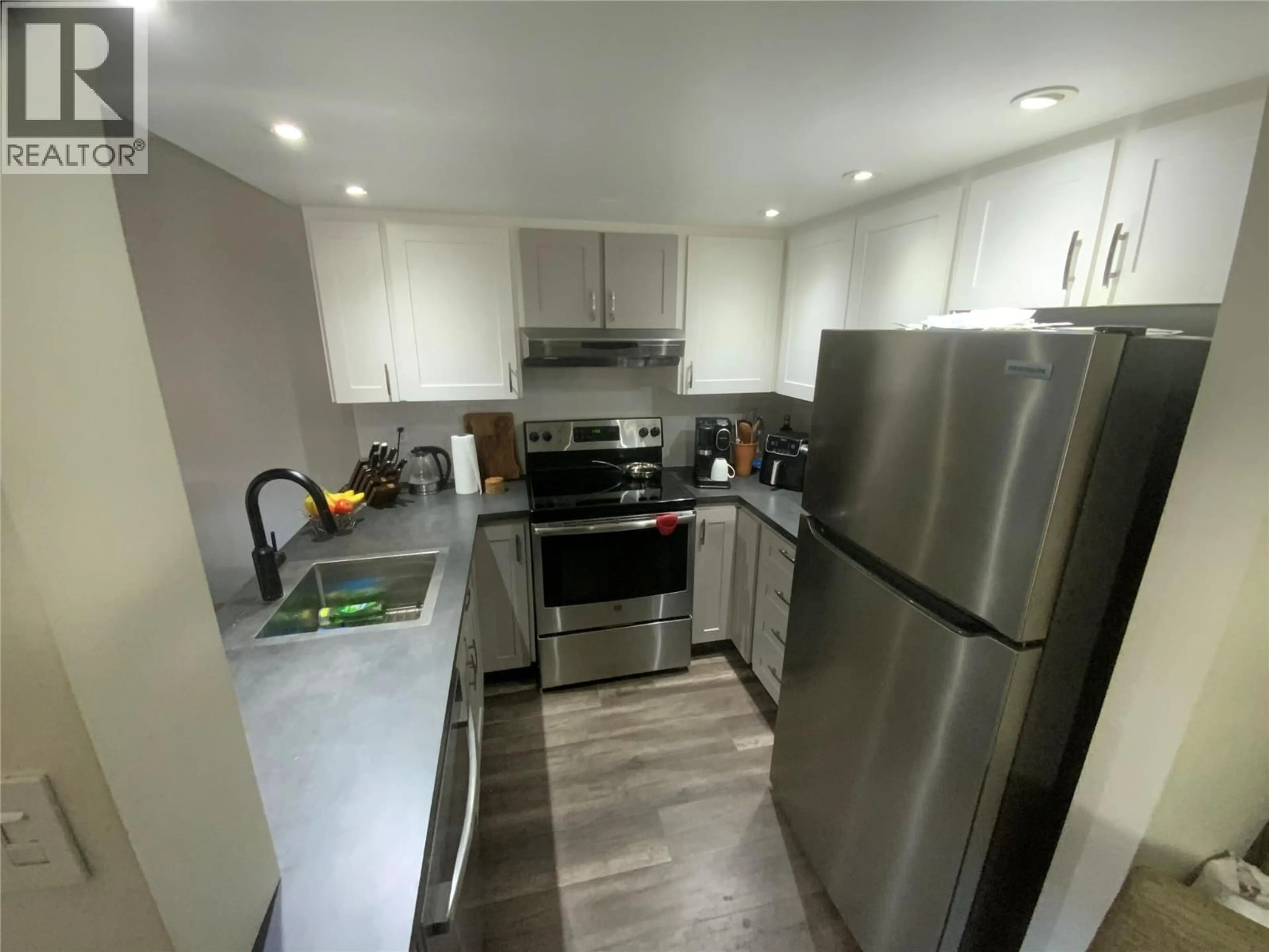 Standard kitchen, unknown for 216 - 3140 WILSON STREET, Penticton British Columbia V2A7K4