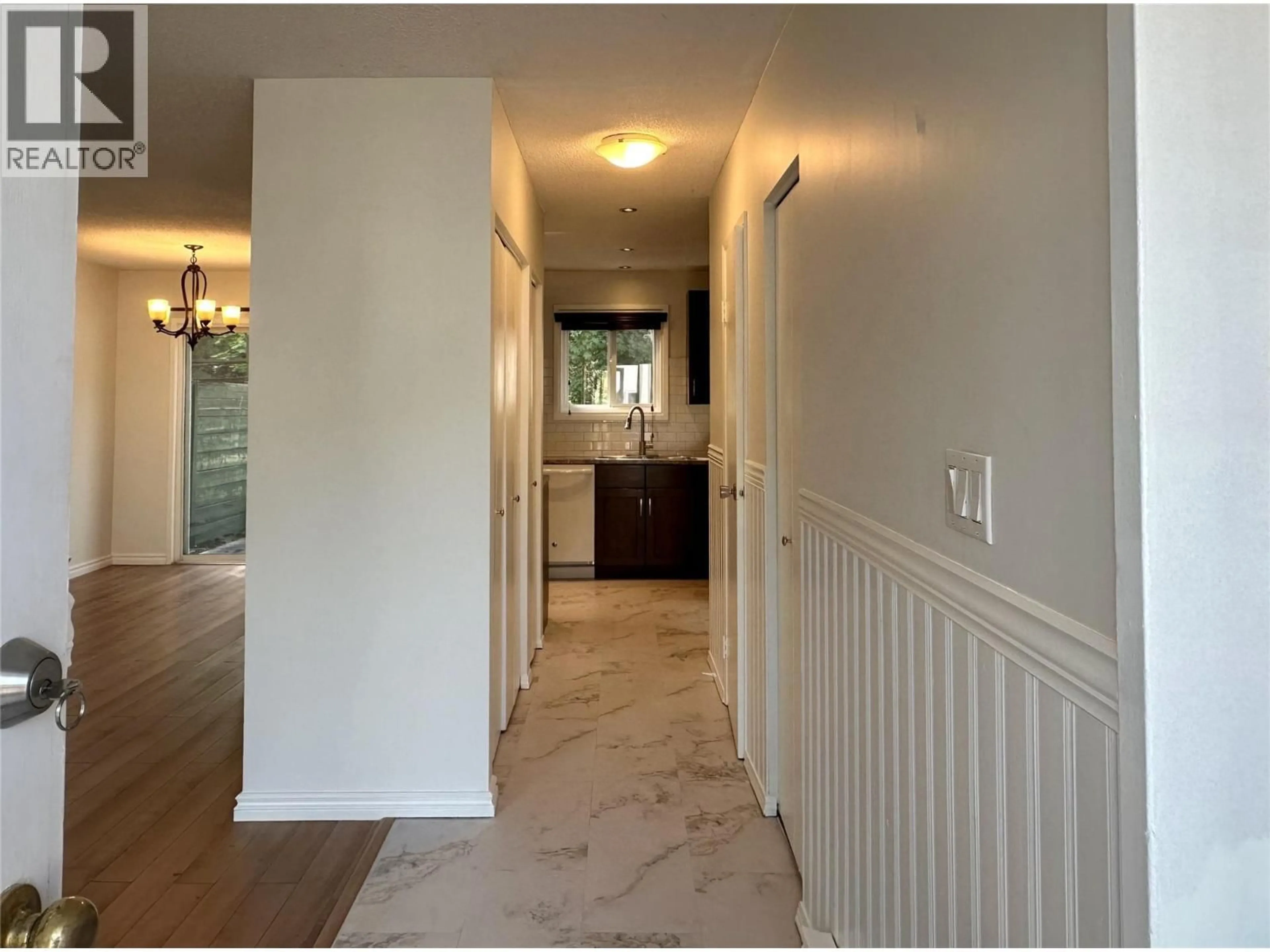 Indoor foyer for 14 - 2310 36 STREET, Vernon British Columbia V1T6W2