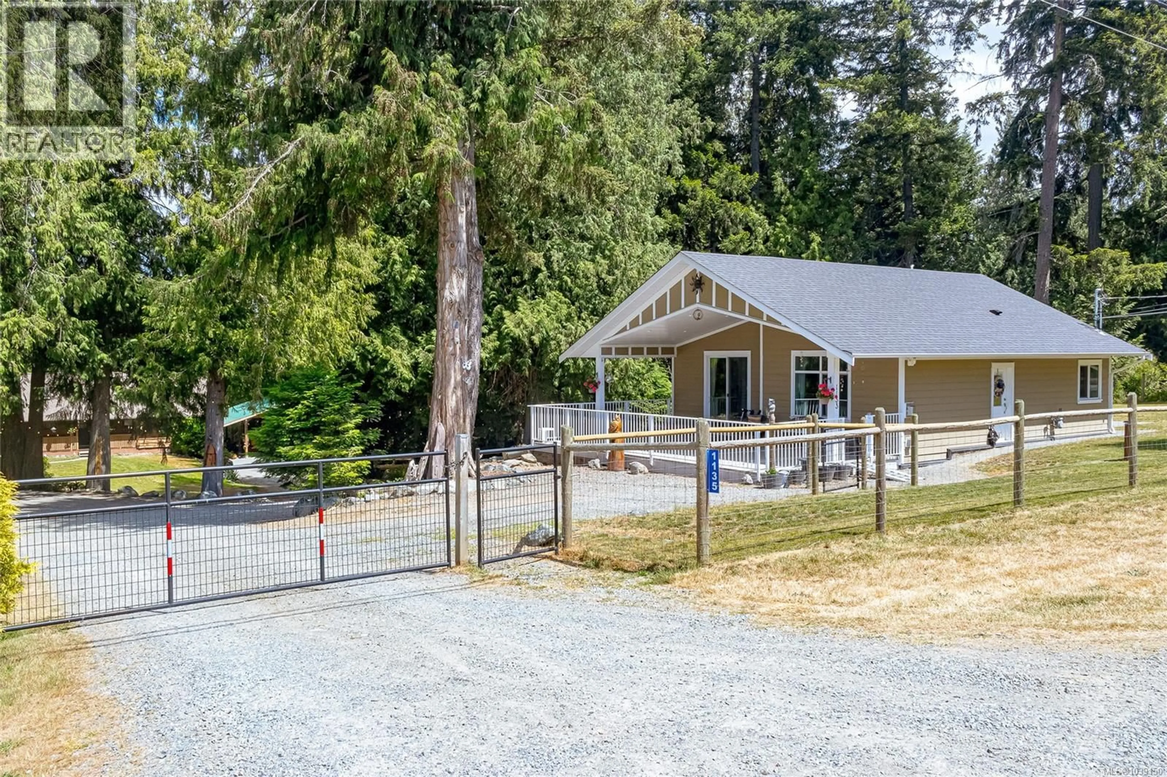 A pic from outside/outdoor area/front of a property/back of a property/a pic from drone, street for 1135 BRAITHWAITE DRIVE, Cobble Hill British Columbia V8H0E2