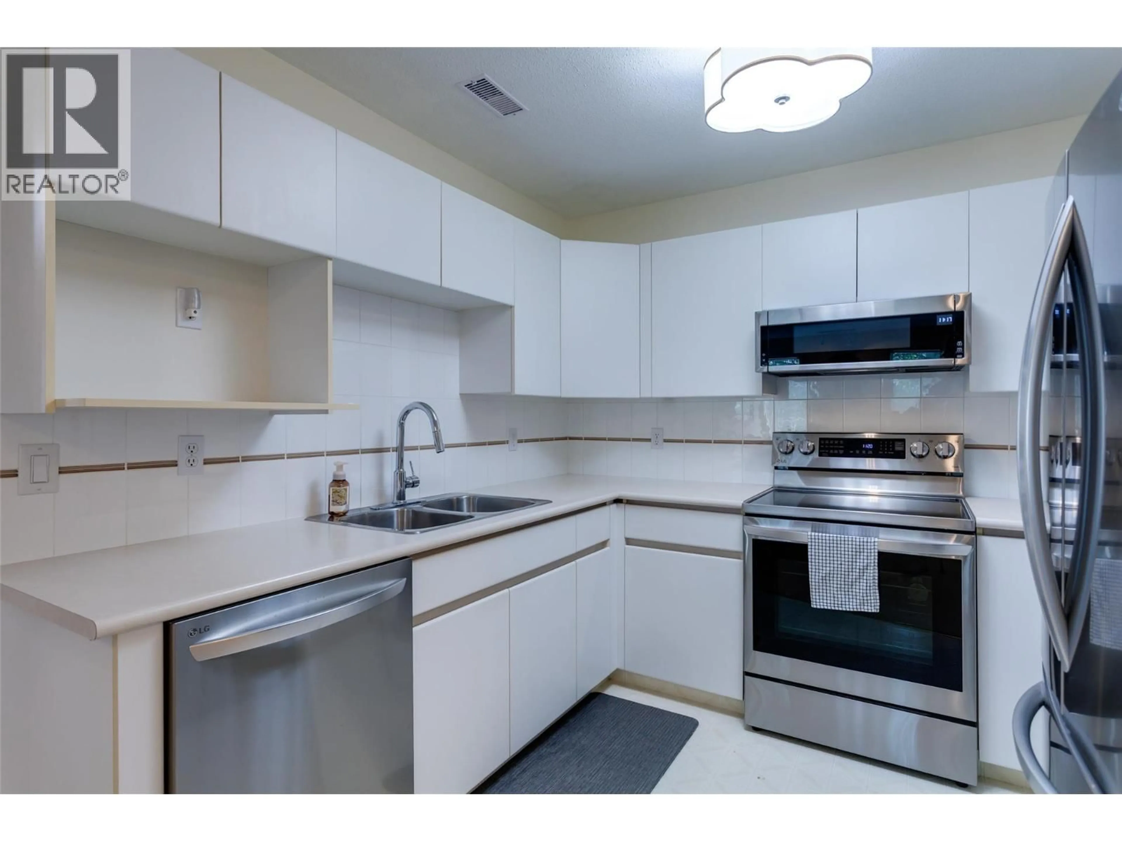 Standard kitchen, unknown for 213 - 2350 STILLINGFLEET ROAD, Kelowna British Columbia V1W3C2