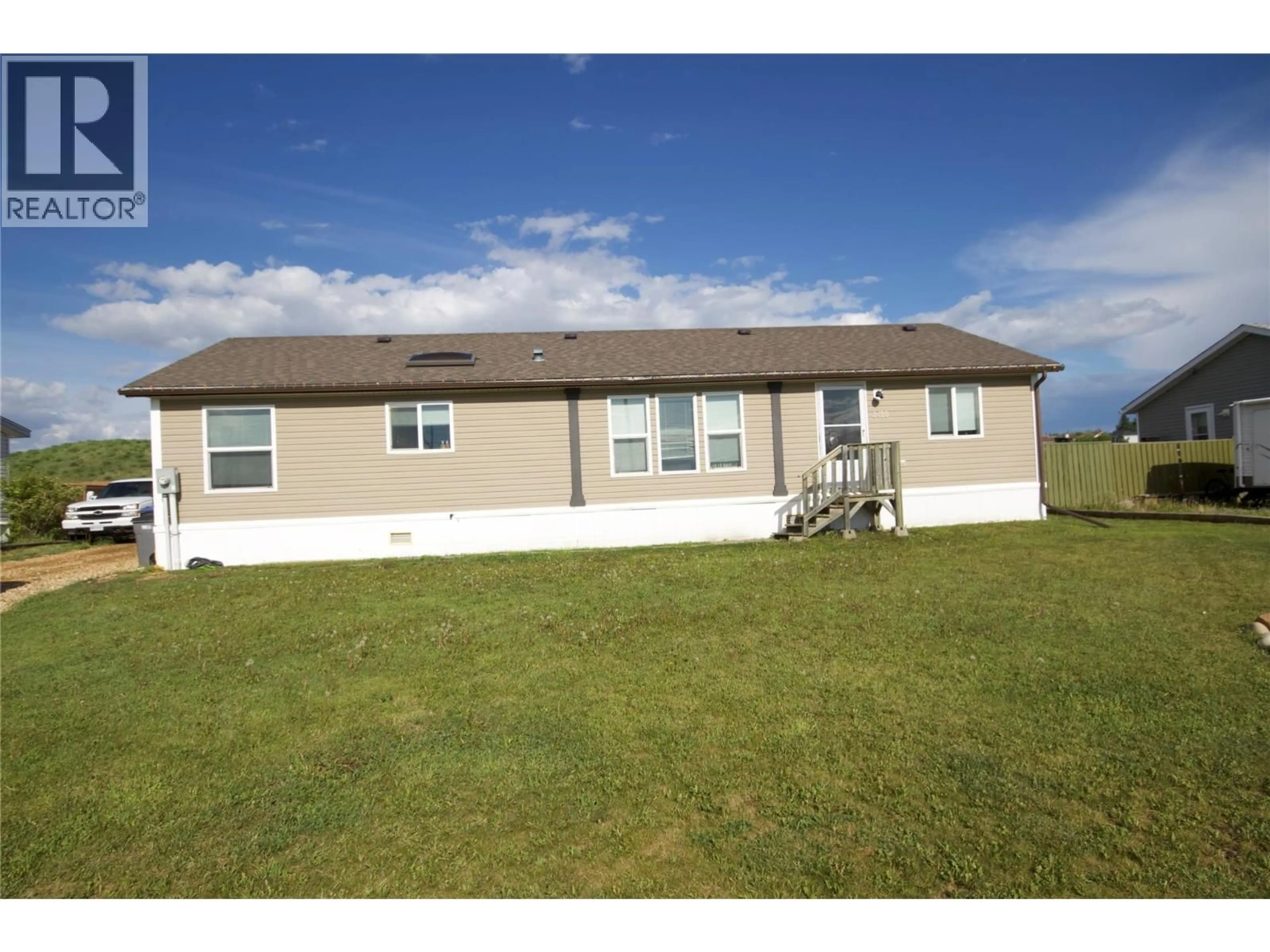 Home with vinyl exterior material, water/lake/river/ocean view for 8420 21 STREET, Dawson Creek British Columbia V1G0G7