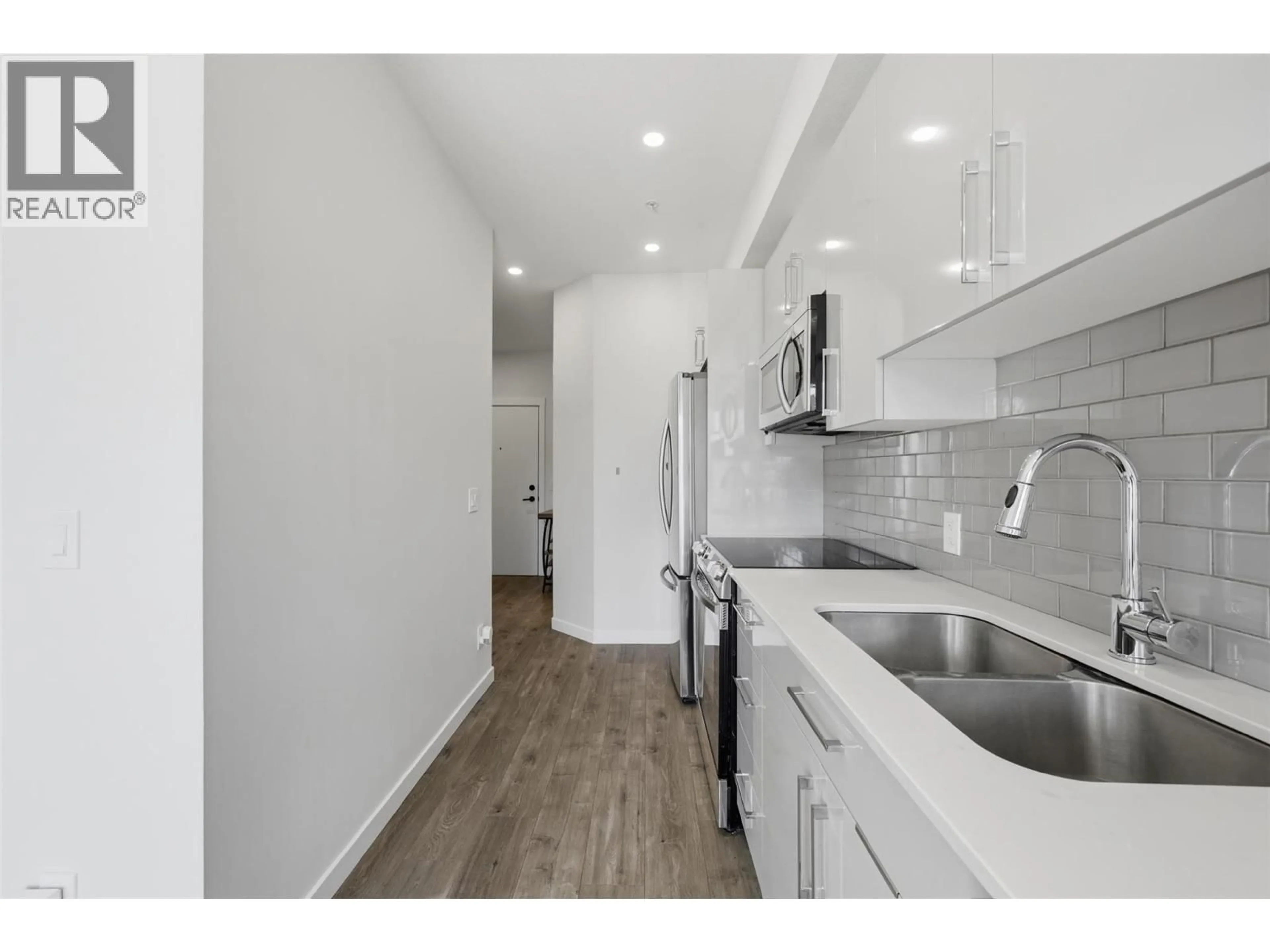 Standard kitchen, unknown for 306 - 1880 HUGH ALLAN DRIVE, Kamloops British Columbia V1S0E8