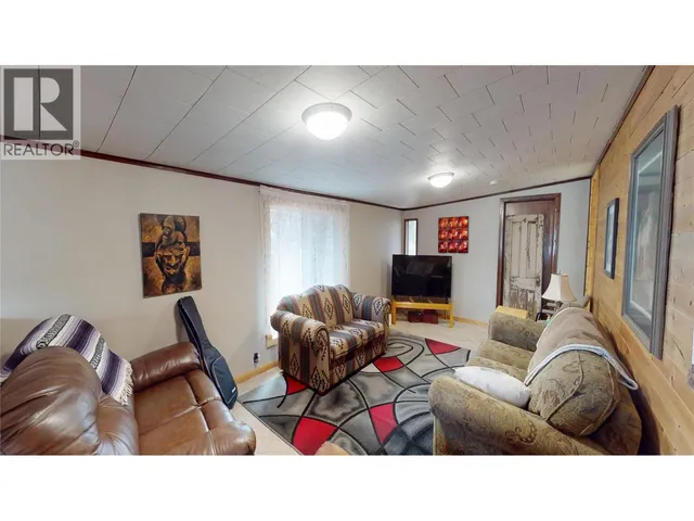 4746 BURNS AVENUE, Canal Flats 5