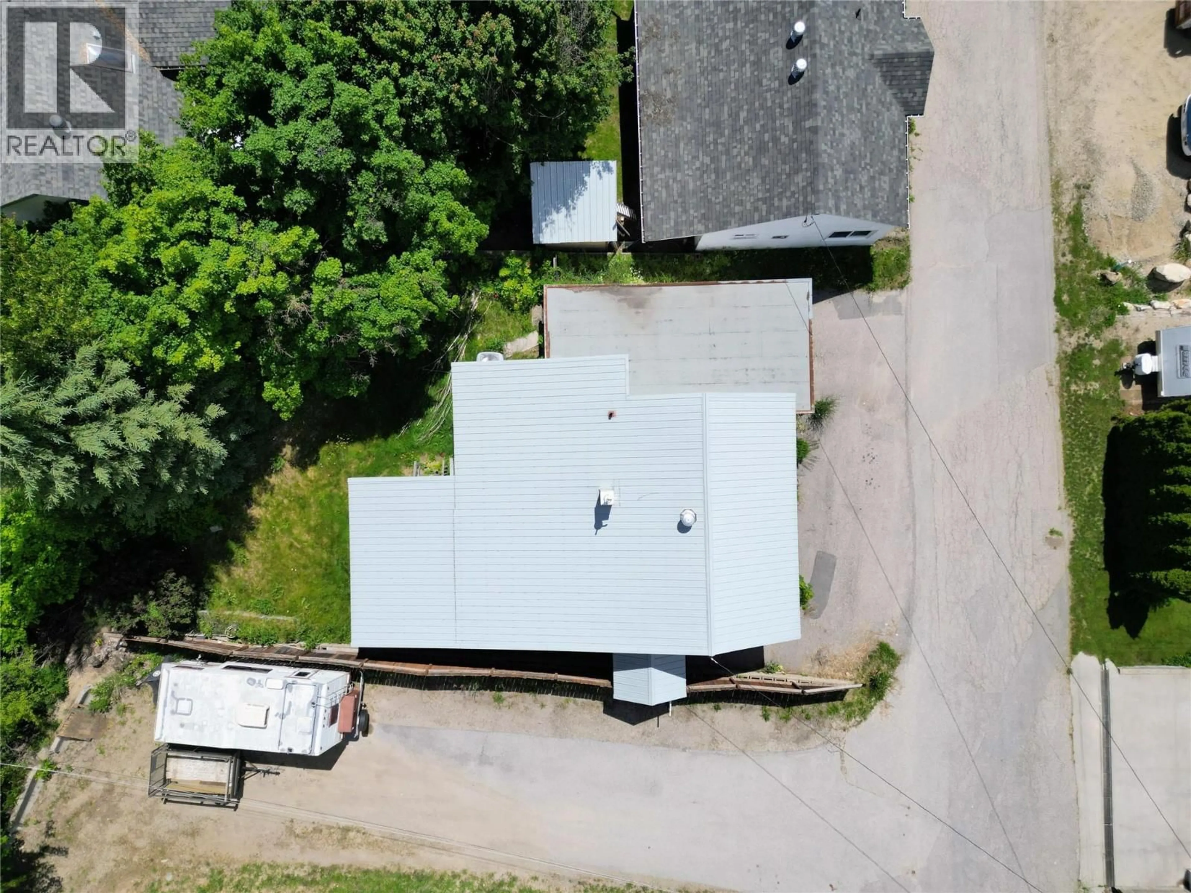 A pic from outside/outdoor area/front of a property/back of a property/a pic from drone, building for 1866 COLE STREET, Fruitvale British Columbia V0G1L0