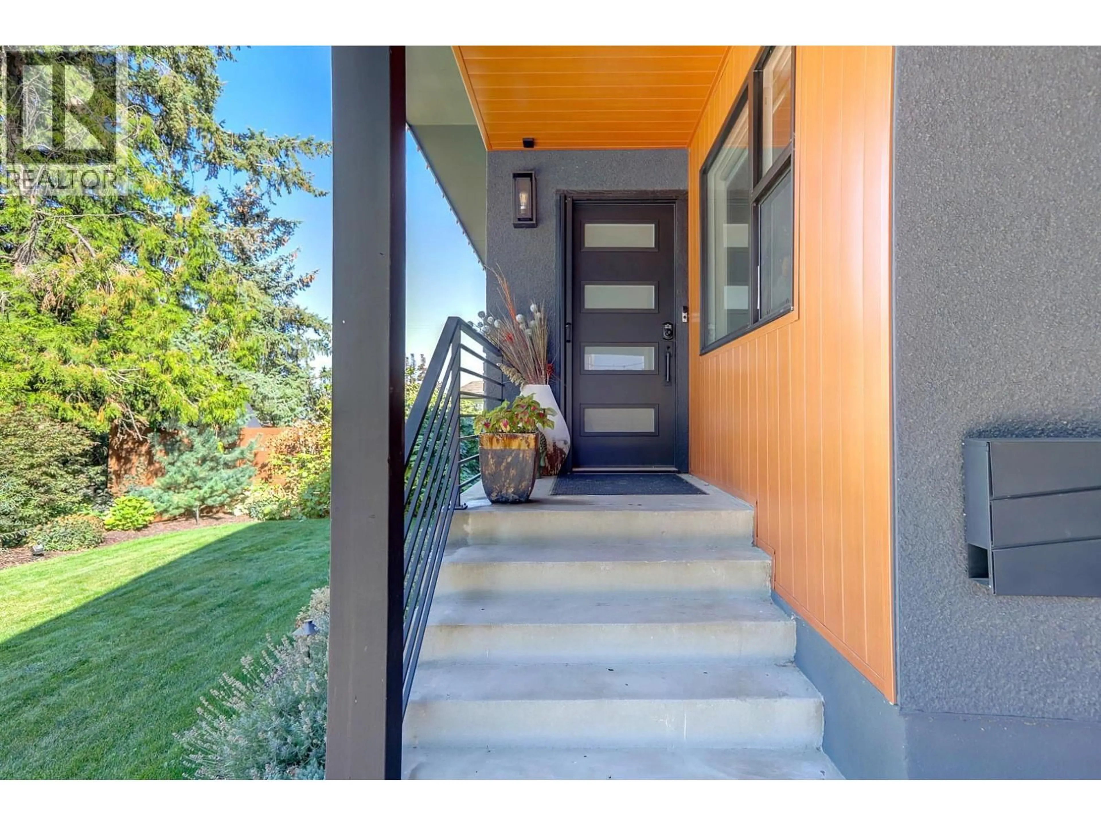 Indoor entryway for 3707 22 STREET, Vernon British Columbia V1T4J1