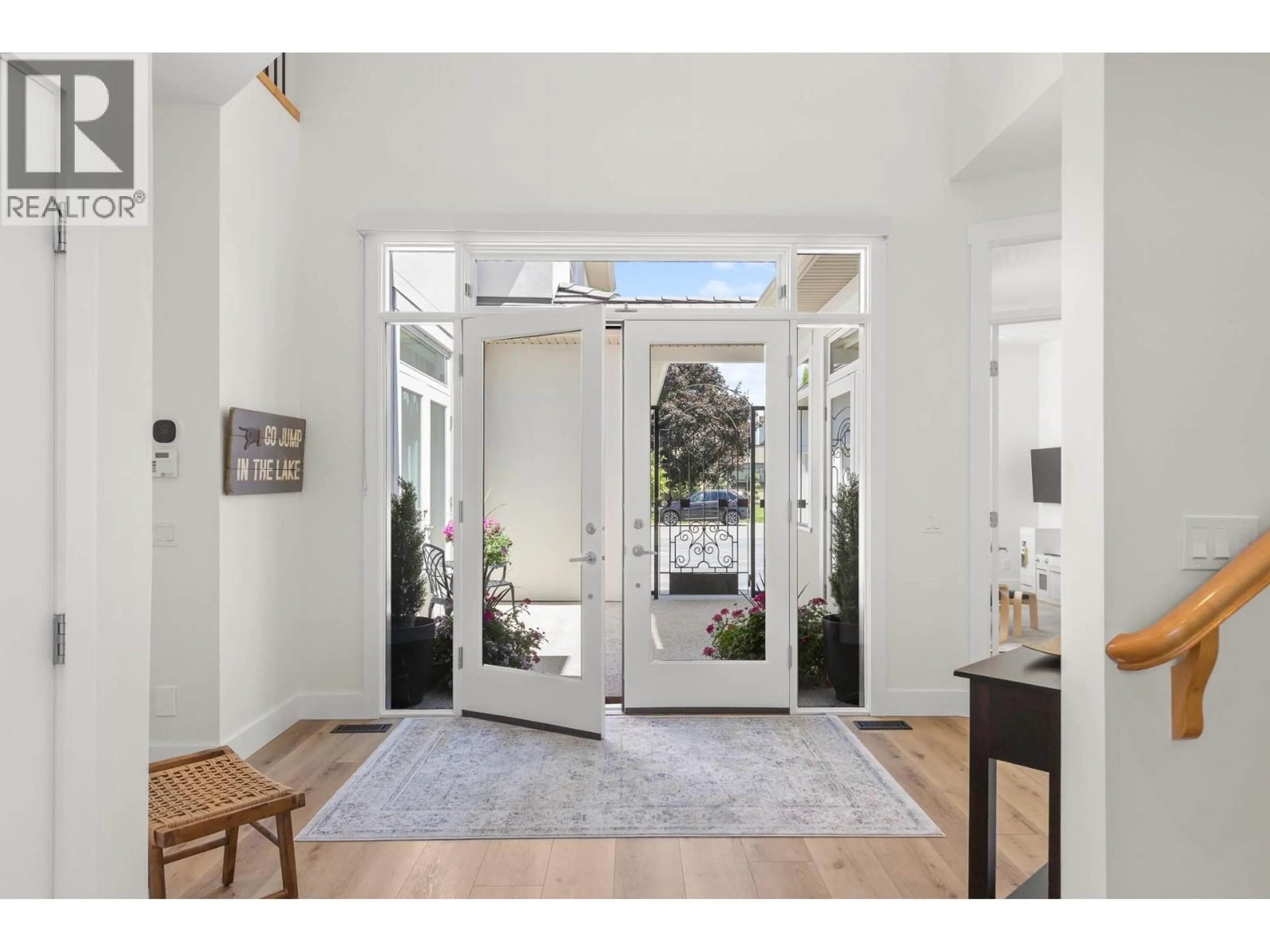 Indoor entryway for 4558 WALKER ROAD, Kelowna British Columbia V1W3C7