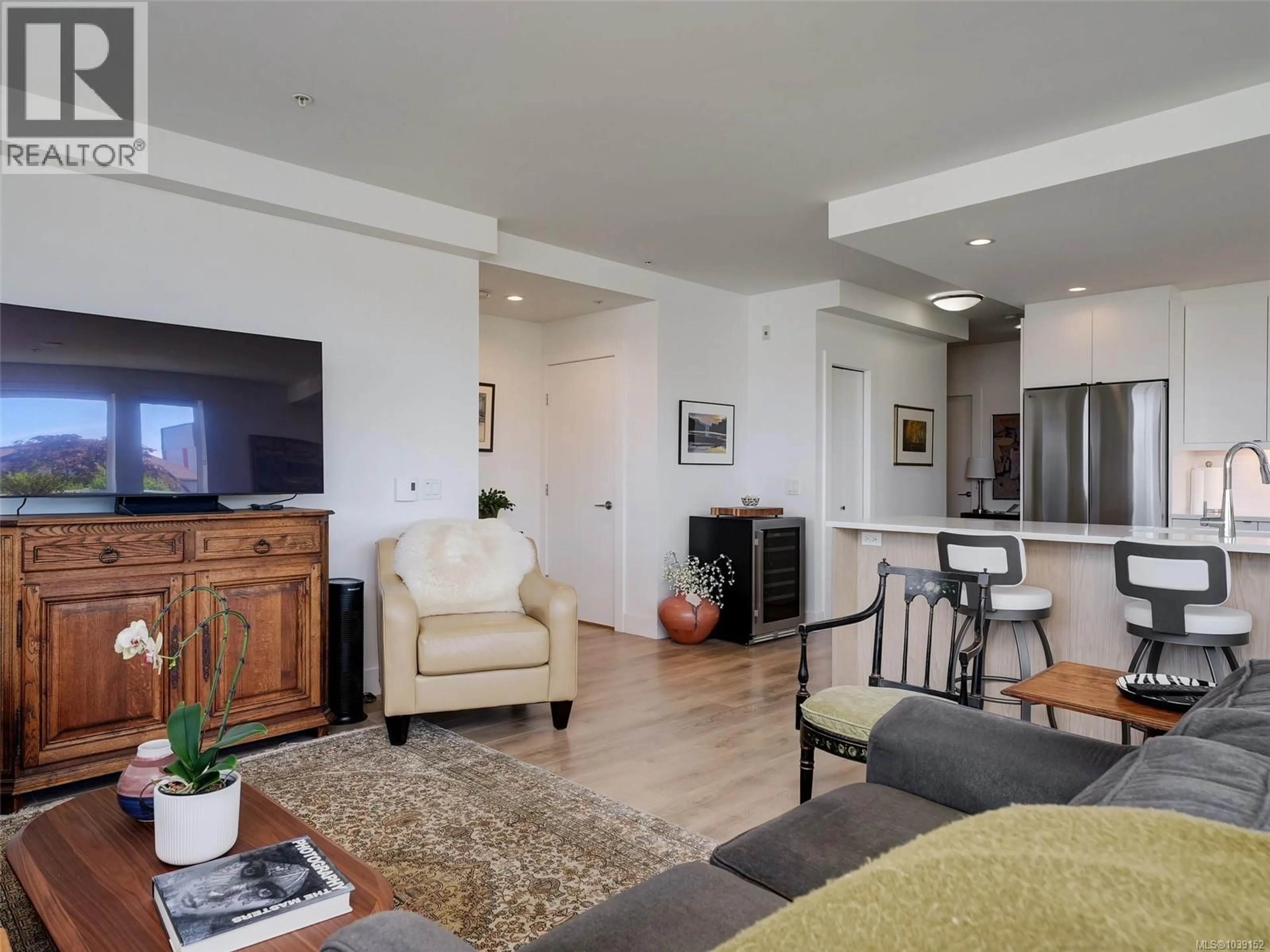 Living room with furniture, unknown for 201 - 2461 SIDNEY AVENUE, Sidney British Columbia V8L1Y8