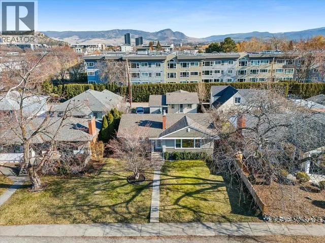 1945/1947 BOWES STREET, Kelowna