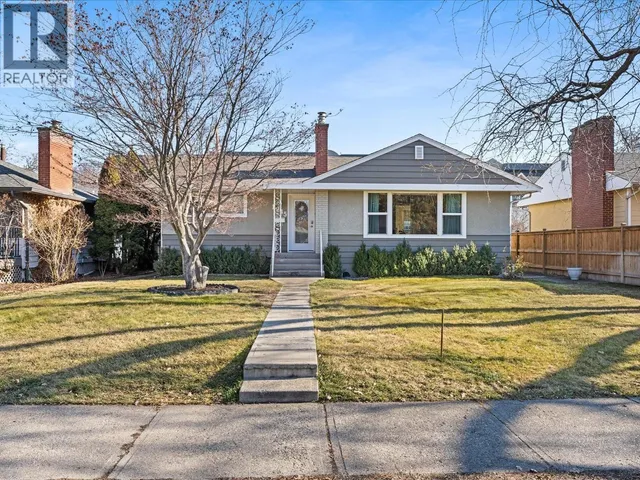 1945/1947 BOWES STREET, Kelowna 2