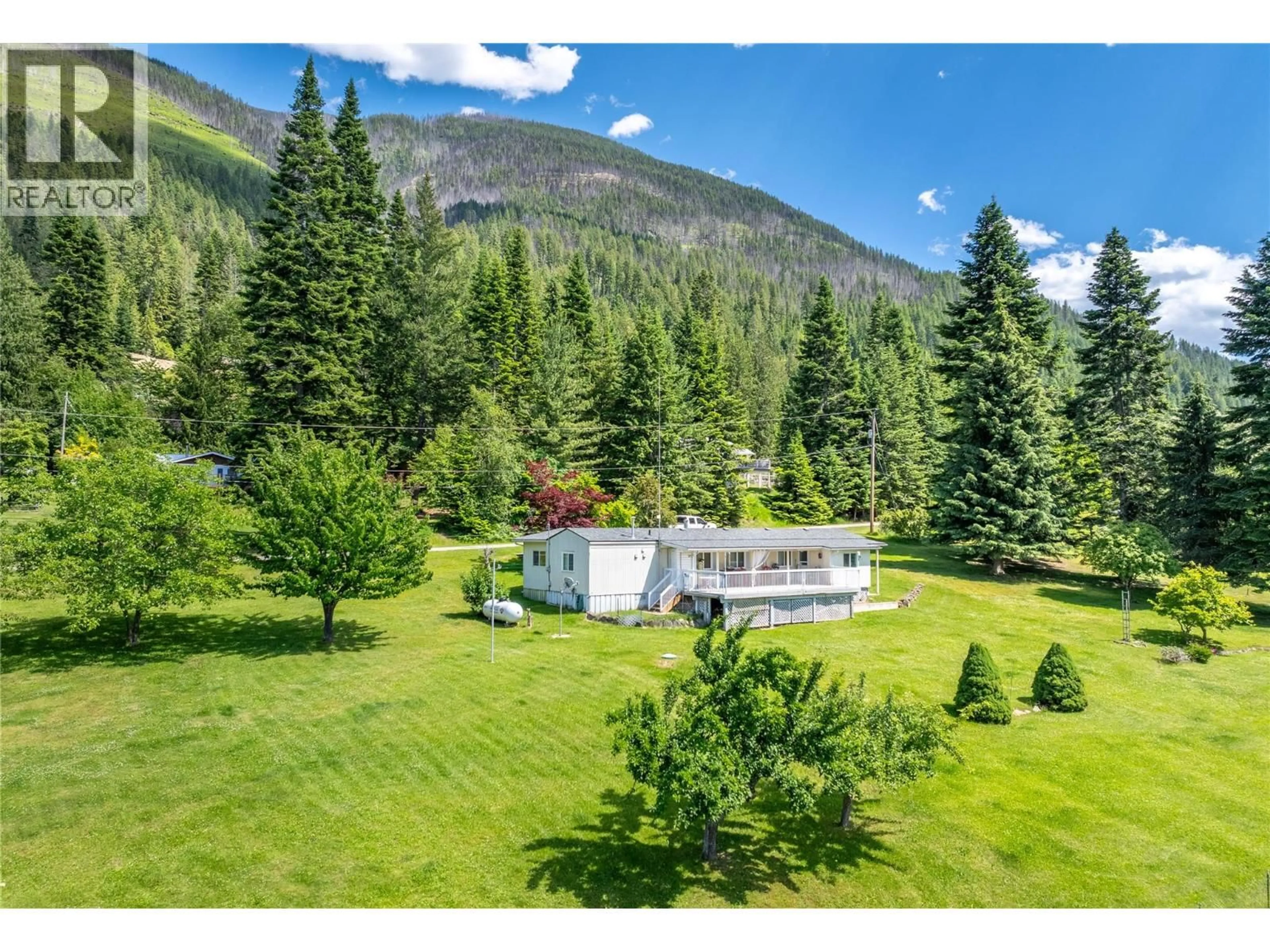 A pic from outside/outdoor area/front of a property/back of a property/a pic from drone, mountain view for 12655 HEPHER ROAD, Boswell British Columbia V0B1A4