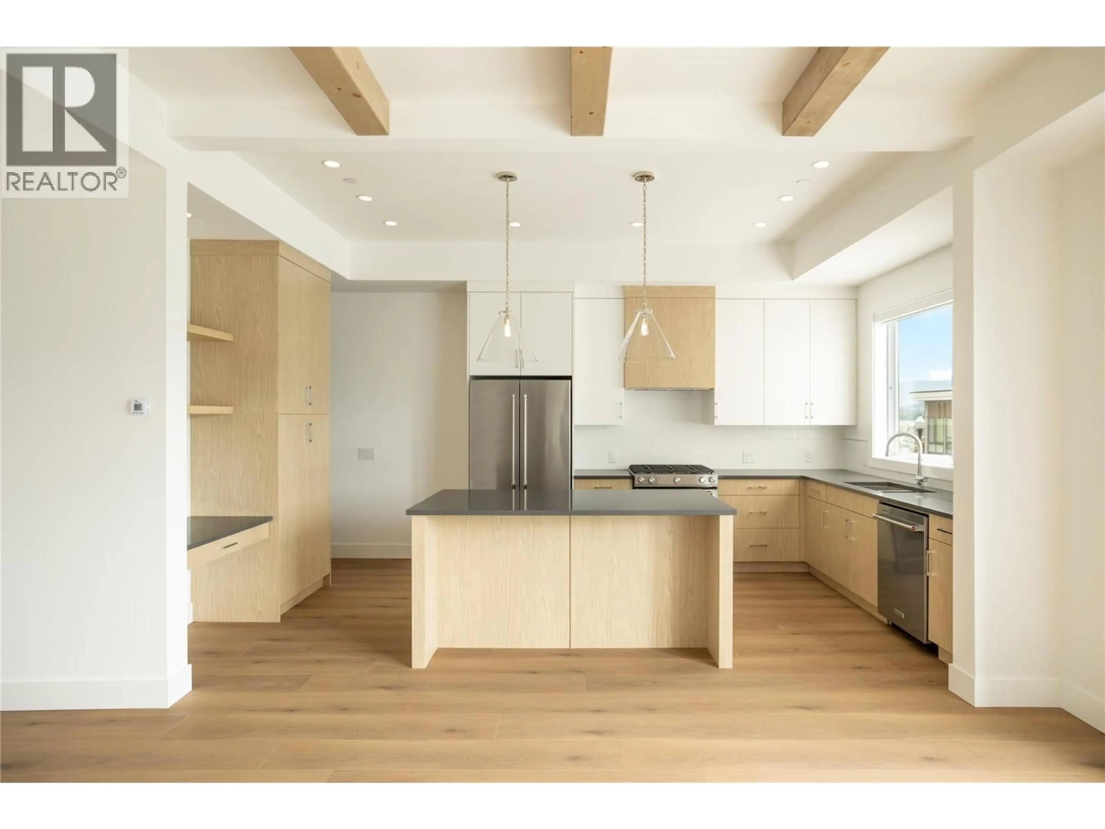 Open concept kitchen, wood/laminate floor for 160 - 2100 CAMPBELL PLACE, West Kelowna British Columbia V1Z1S9