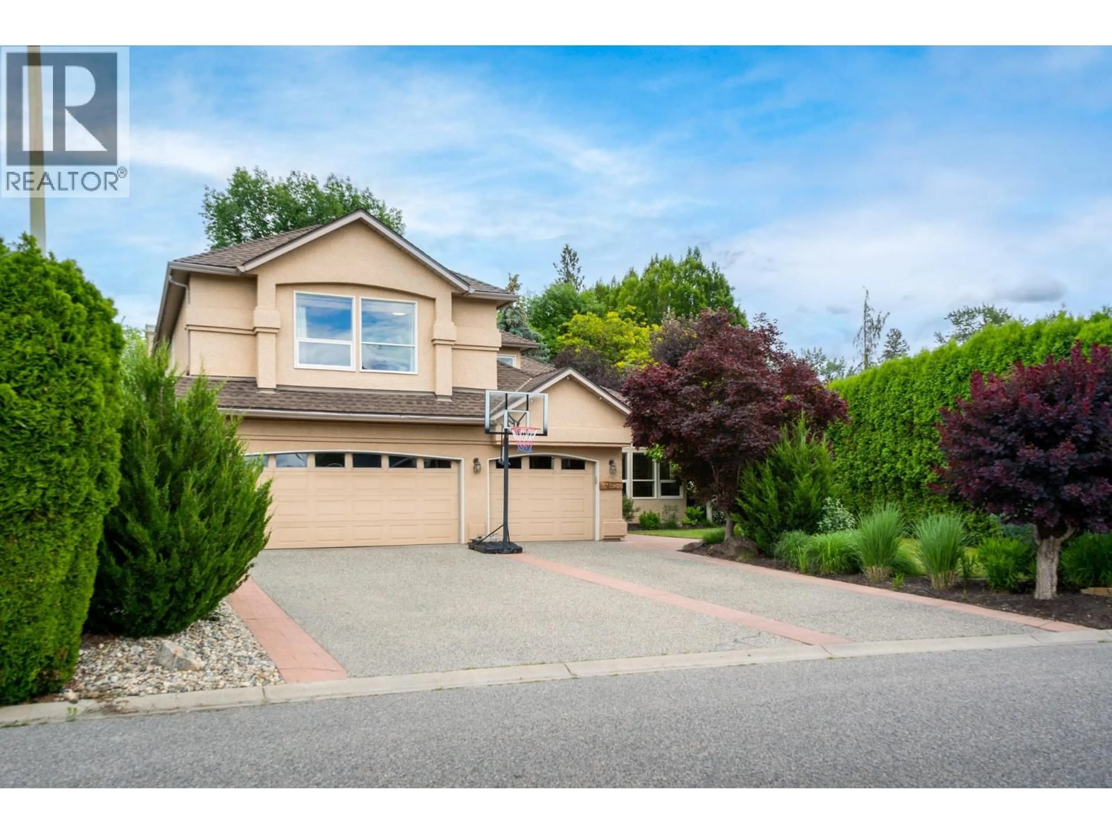 Home with vinyl exterior material, street for 492 CARONA CRESCENT, Kelowna British Columbia V1W3C6