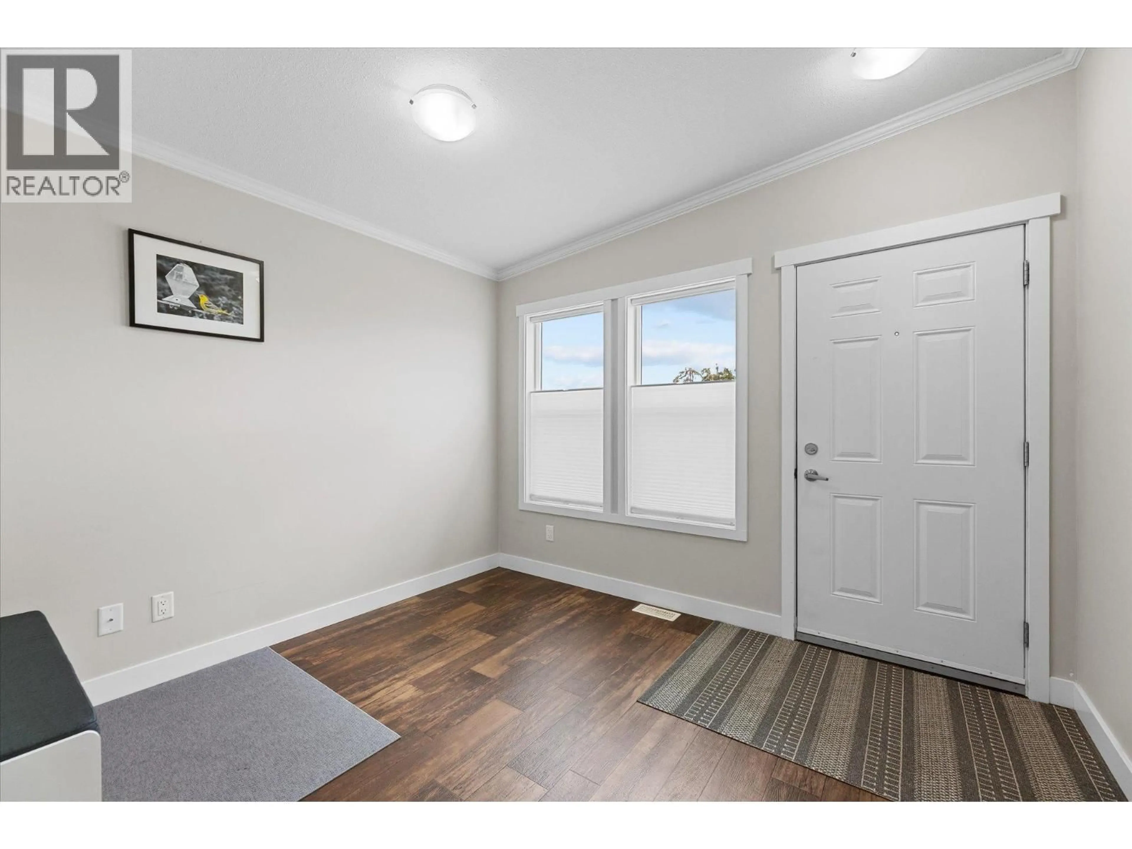 Indoor entryway for 402 - 3591 OLD VERNON ROAD, Kelowna British Columbia V1X6P4
