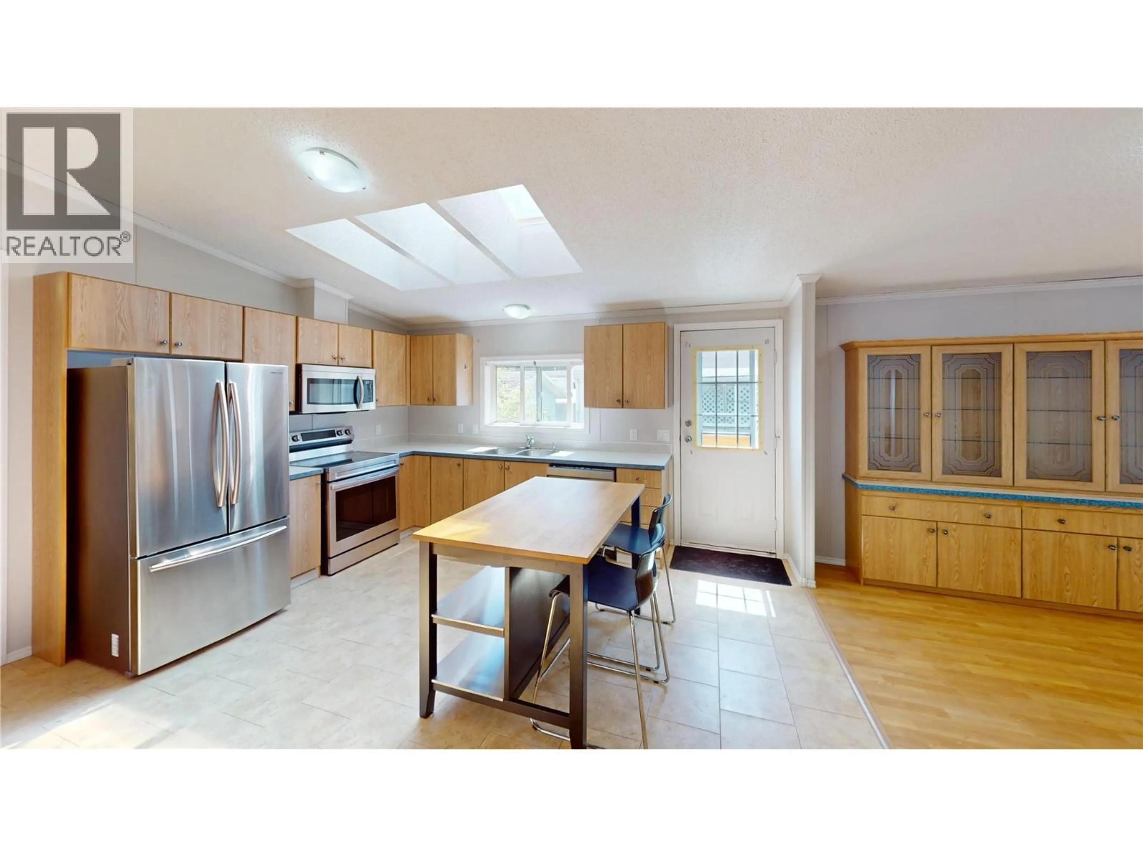 Open concept kitchen, unknown for 388 RED CEDAR CRESCENT, Sparwood British Columbia V0B2G0