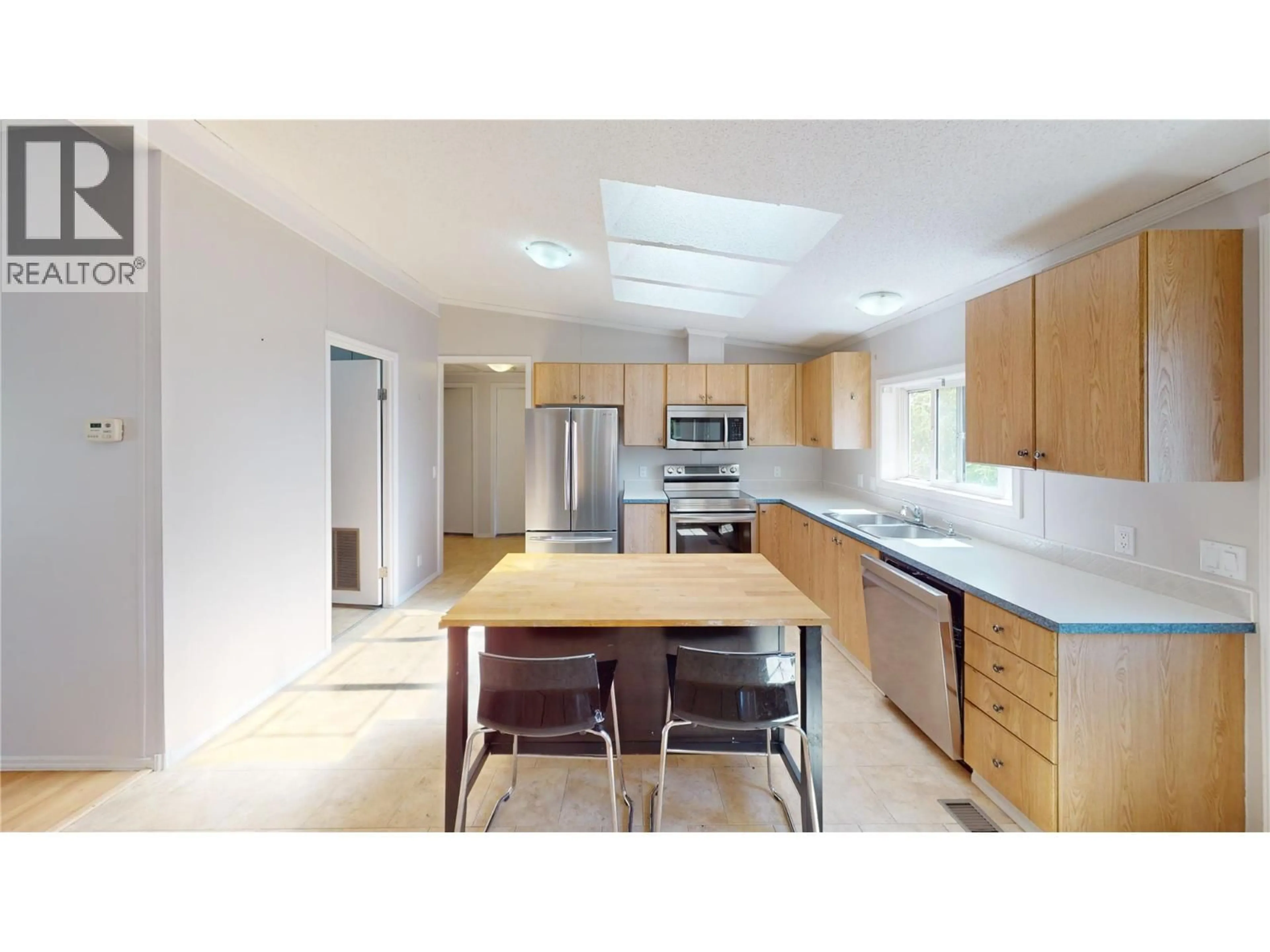 Open concept kitchen, unknown for 388 RED CEDAR CRESCENT, Sparwood British Columbia V0B2G0