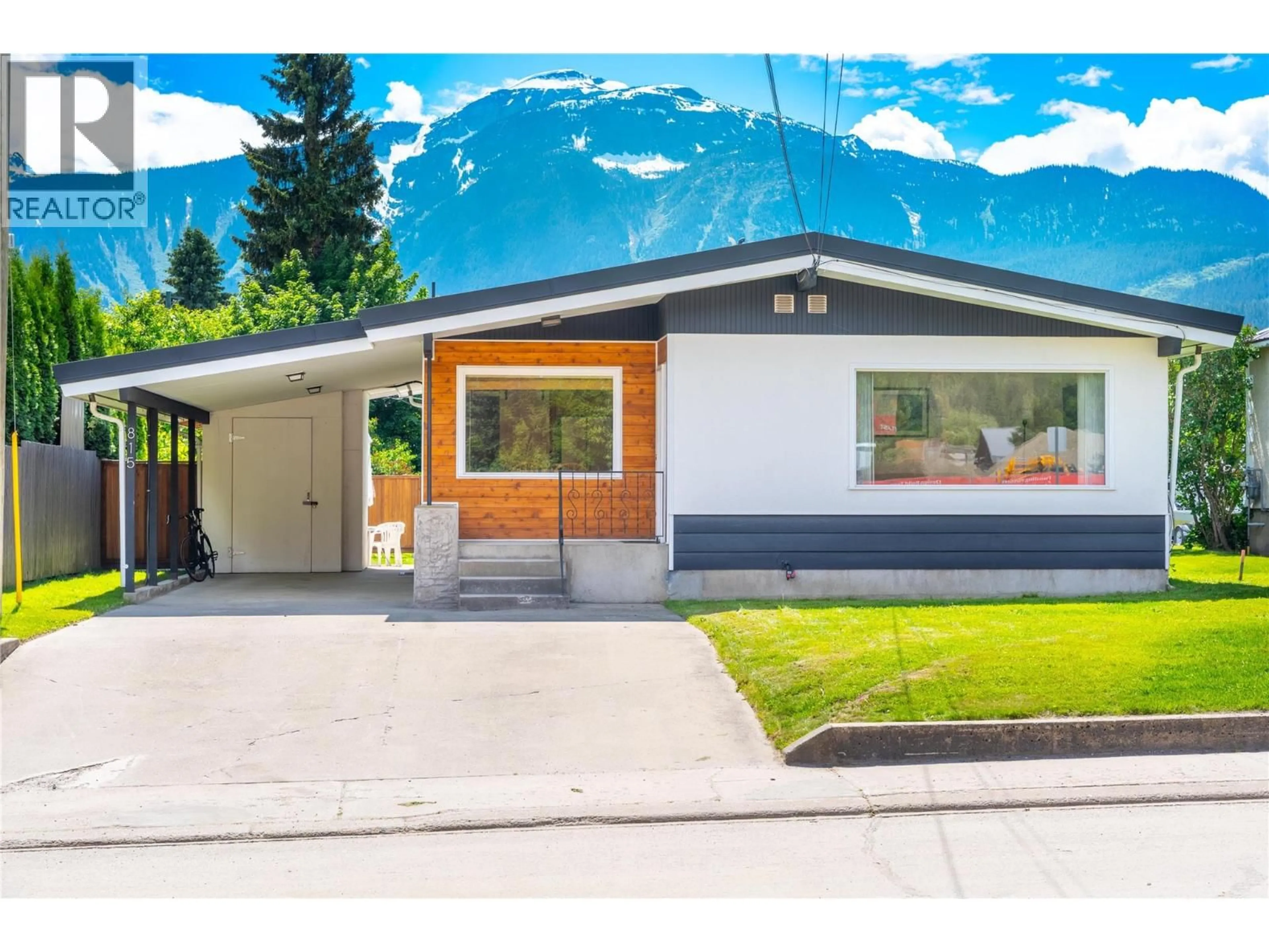 Home with vinyl exterior material, mountain view for 815 FOURTH STREET EAST, Revelstoke British Columbia V0E2S0