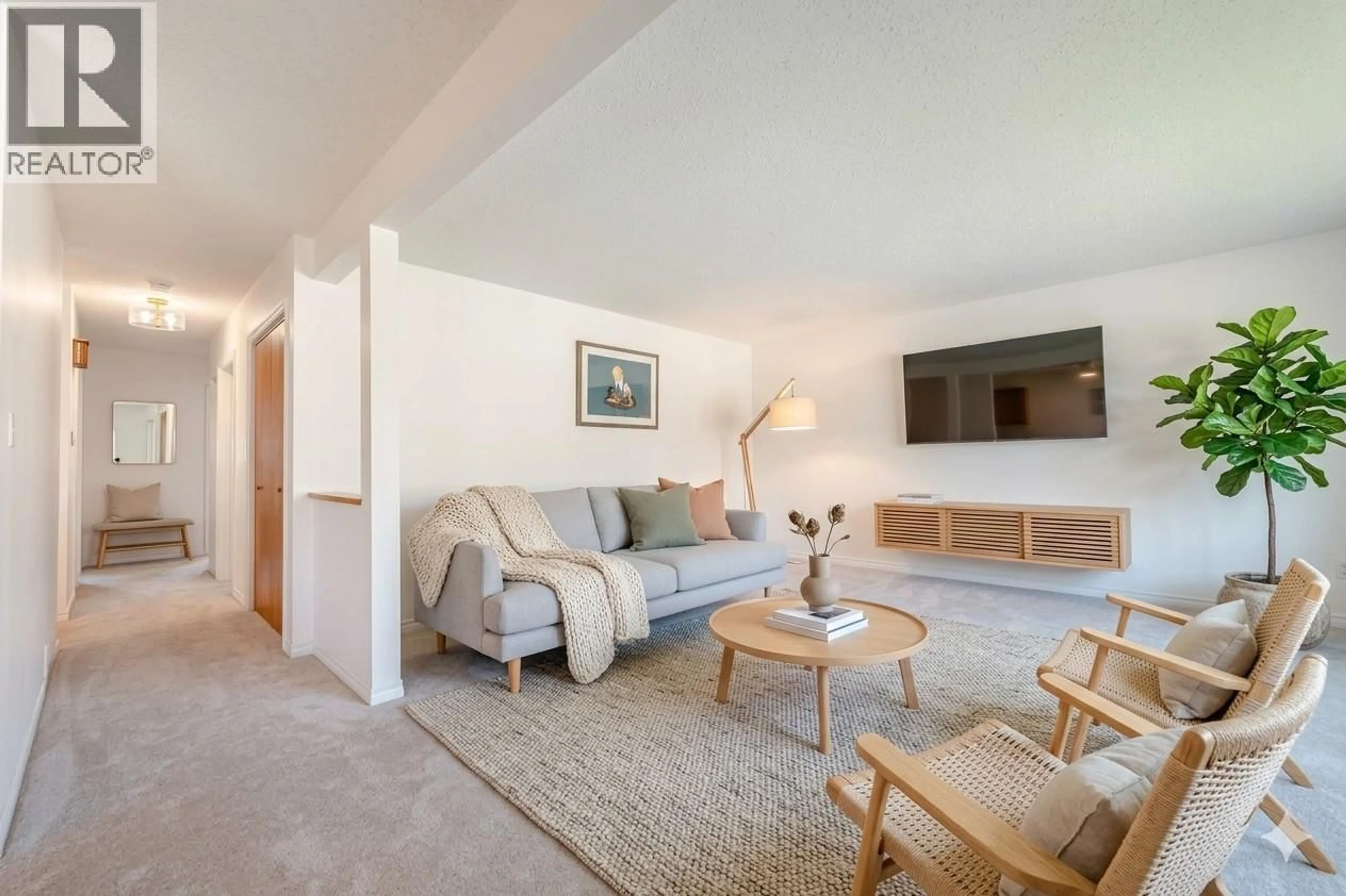 Living room with furniture, unknown for 815 FOURTH STREET EAST, Revelstoke British Columbia V0E2S0