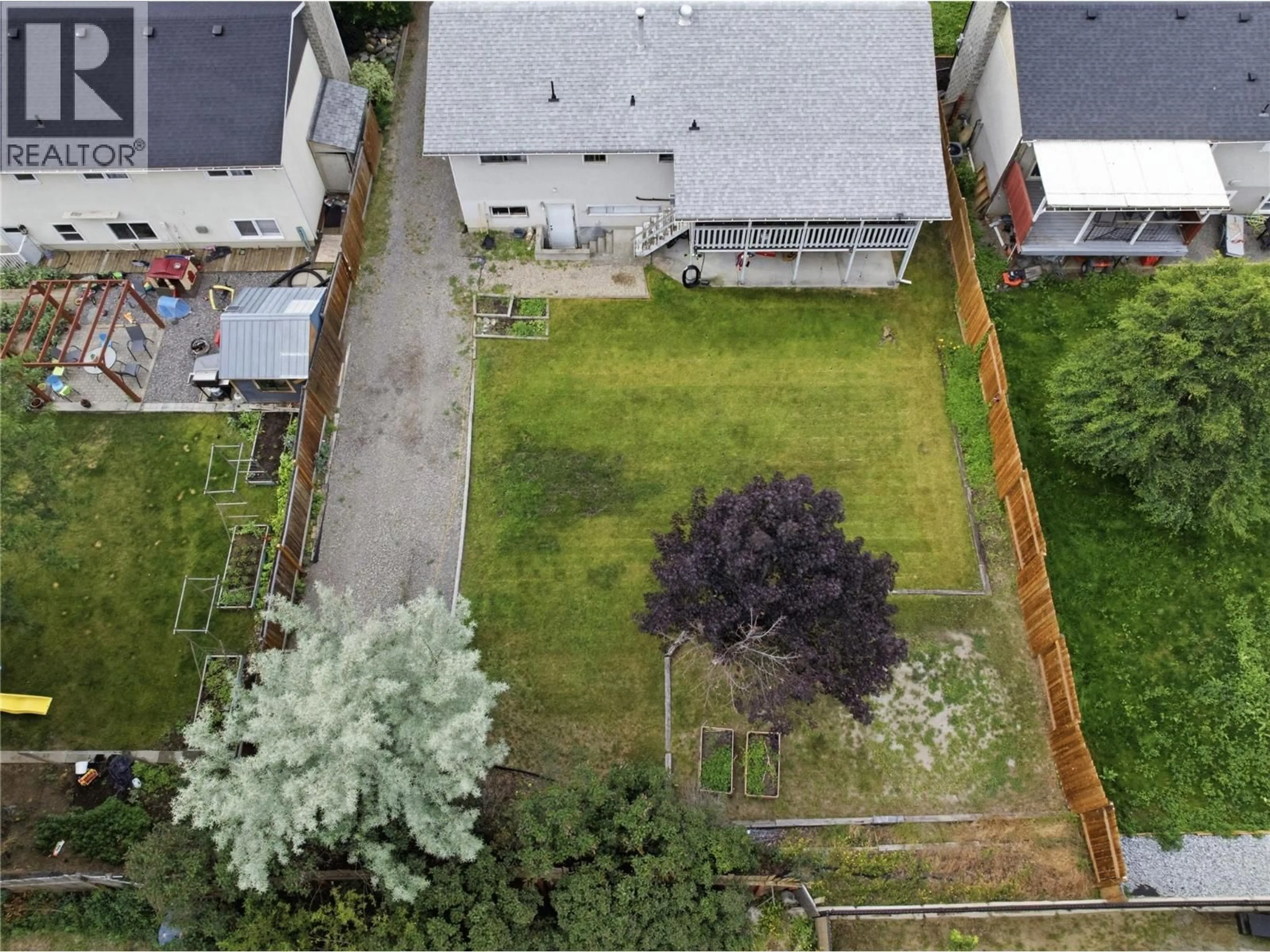 A pic from outside/outdoor area/front of a property/back of a property/a pic from drone, street for 872 PUHALLO DRIVE, Kamloops British Columbia V2B6P7
