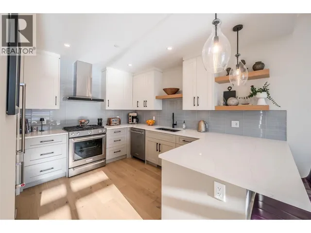 6007 PRINCESS STREET, Peachland 3
